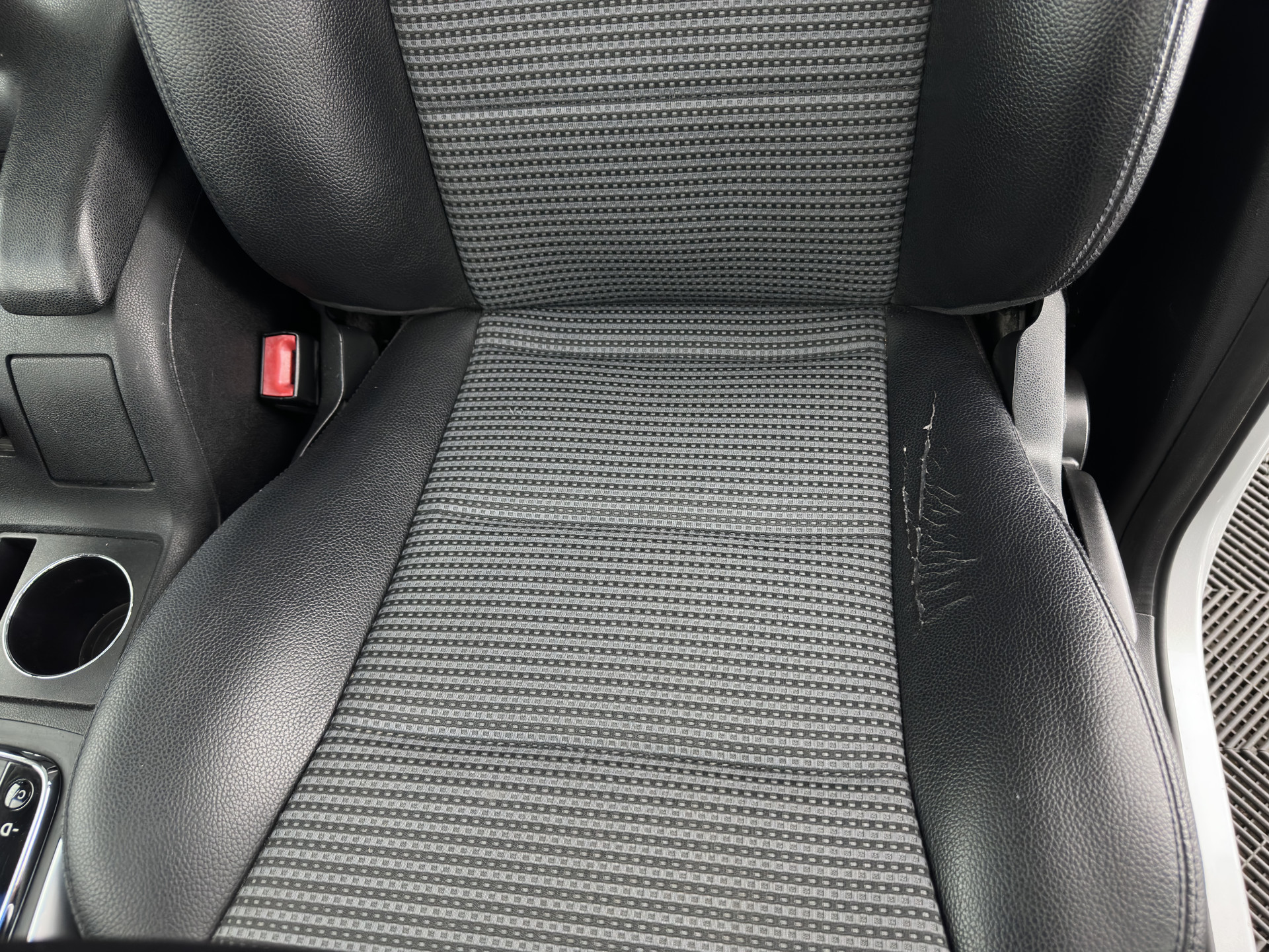 Mercedes-Benz B-klasse 180 CDI Aut. *LEATHER-FABRIC | AIRCO | CRUISE | COMFORT-SEATS | TOWBAR | 17''ALU*