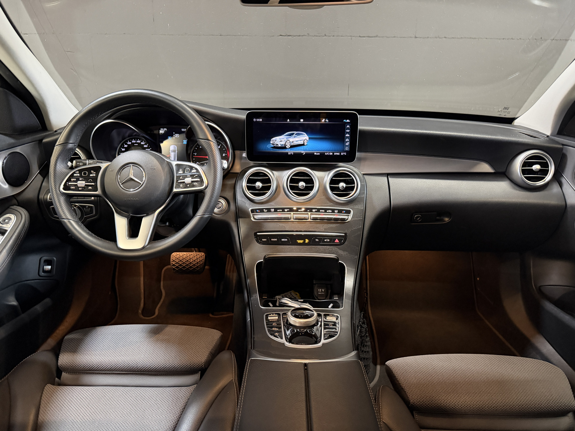 Mercedes-Benz C-klasse Estate 220 d Business Solution | Camera | Stoelverwarming | Elektr. trekhaak | Adaptive cruise | Full LED