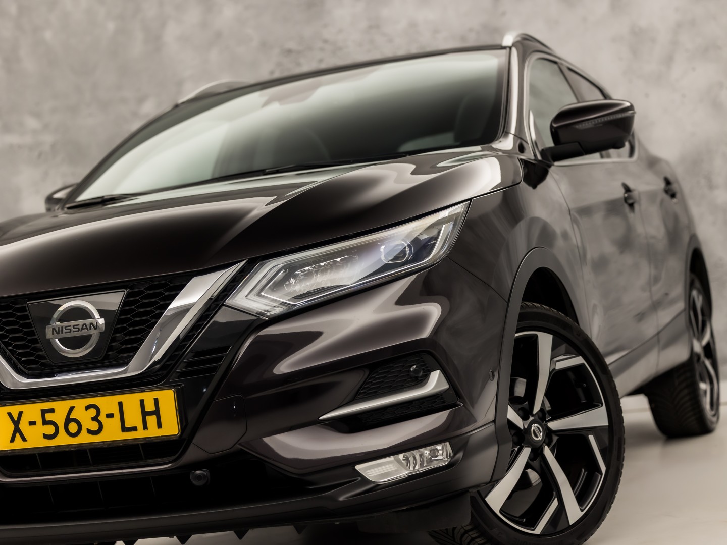 Nissan Qashqai 1.2 Tekna + Sport pack (PANORAMADAK, NAVIGATIE, MEMORY SEAT, NAPPA LEDER, ZWART HEMEL, 360 CAMERA, STOELVERWARMING, GETINT GLAS, TREKHAAK, NIEUWE APK, NIEUWSTAAT)