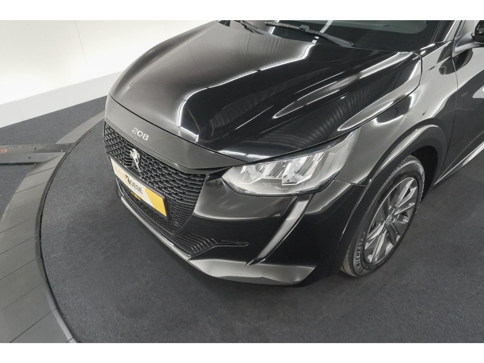Peugeot e-208 EV Allure 50 kWh | 98,9% SOH | Camera | Navigatie | Parkeersensoren | Stoelverwarming