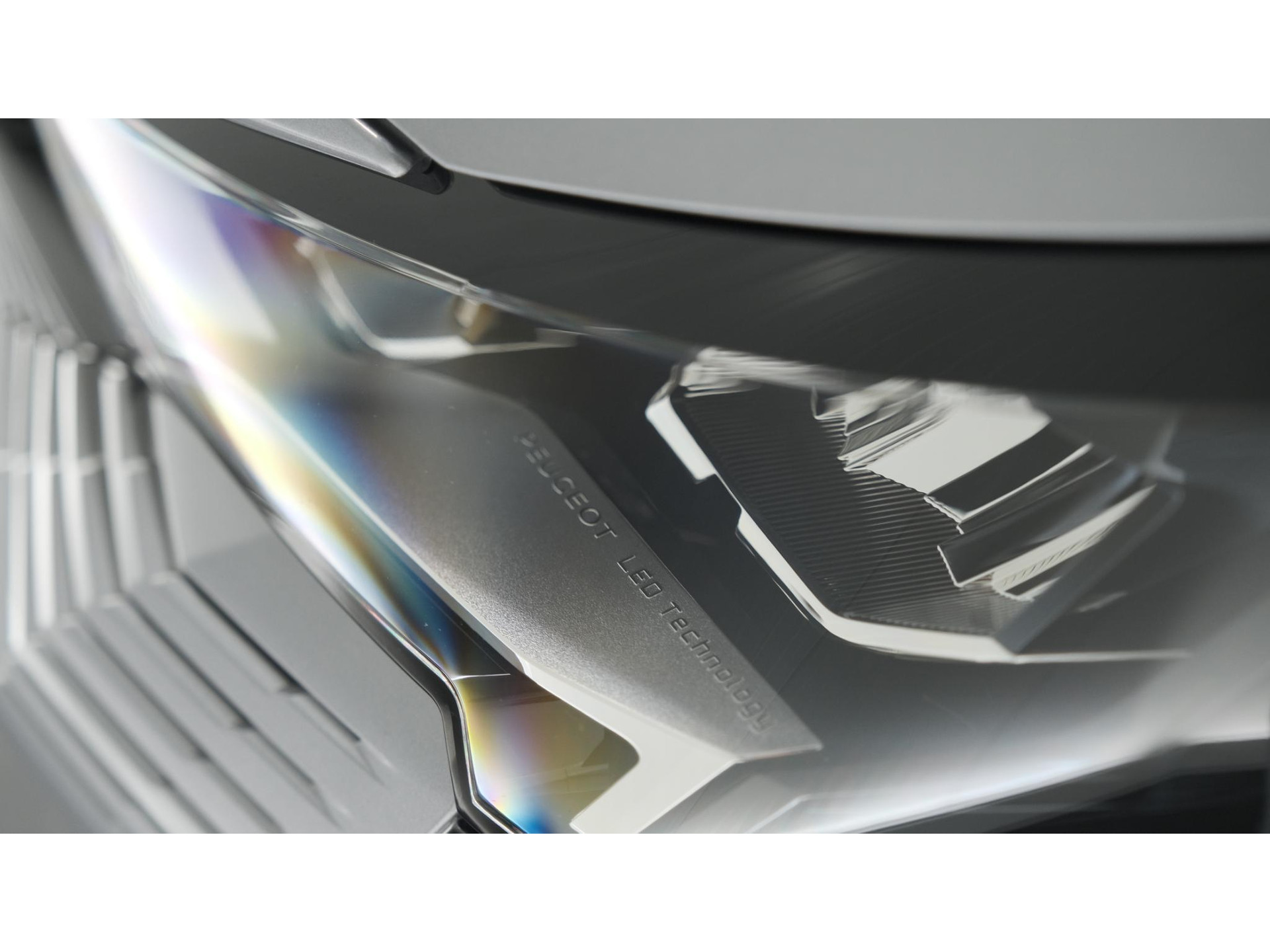 Peugeot 5008 PureTech 130 EAT8 Allure Pack Business | 7 Zitplaatsen | Camera | Dodehoekdetectie | Navigatie | Elektronische Achterklep
