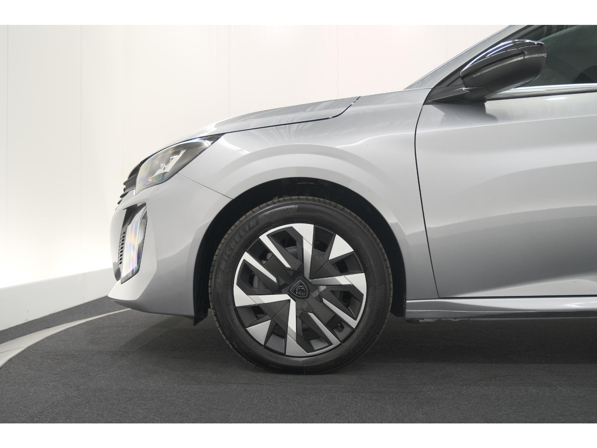 Peugeot 208 1.2 Hybrid 110 e-DCS6 Style | Direct Leverbaar | Apple Carplay | Parkeersensoren
