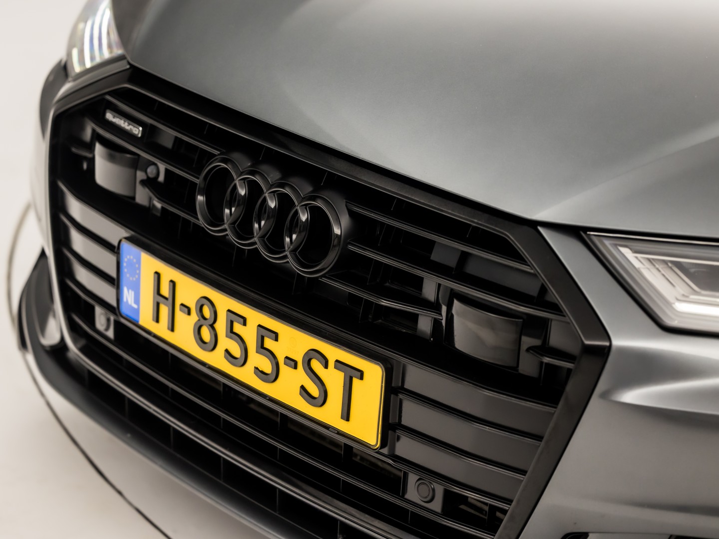 Audi A6 Avant 55 TFSI quattro S-Line 340Pk Automaat (PANORAMADAK, 6 CILINDER, BANG&OLUFSEN, HEAD-UP DISPLAY, NAPPA LEDER, MEESTURENDE ACHTERAS, CAMERA, STOELVERWARMING, SFEERVERLICHTING, ADAPTIVE CRUISE, MATRIX LED, NIEUWSTAAT)