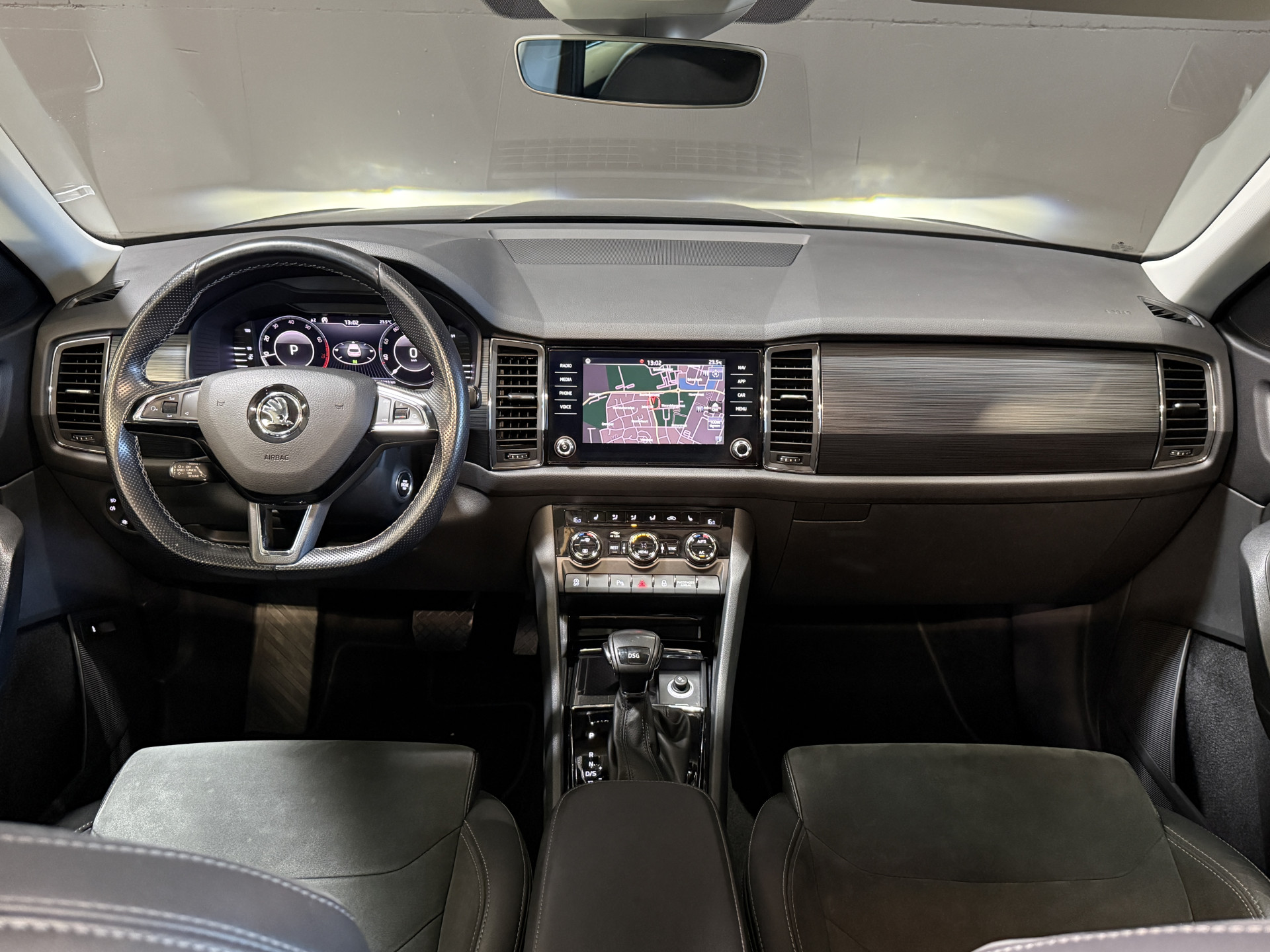 ŠKODA Kodiaq 1.5 TSI Business Edition | Panoramadak | Apple Carplay | Stoelverwarming