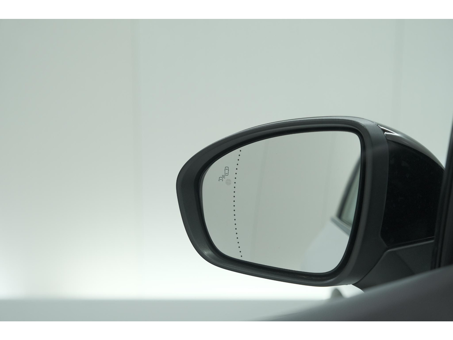 Renault Captur 1.6 E-Tech Plug-in Hybrid 160 Intens | Trekhaak | Camera | Adaptieve Cruise Control | Dodehoekdetectie