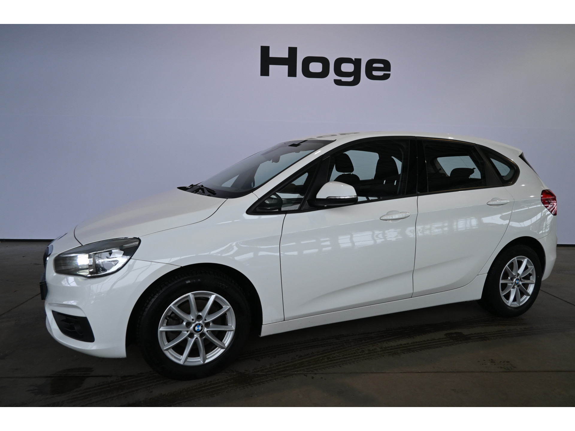 BMW 2-serie Active Tourer 218i Airco Trekhaak LED Lichtmetaal Rijklaarprijs Inruil Mogelijk!