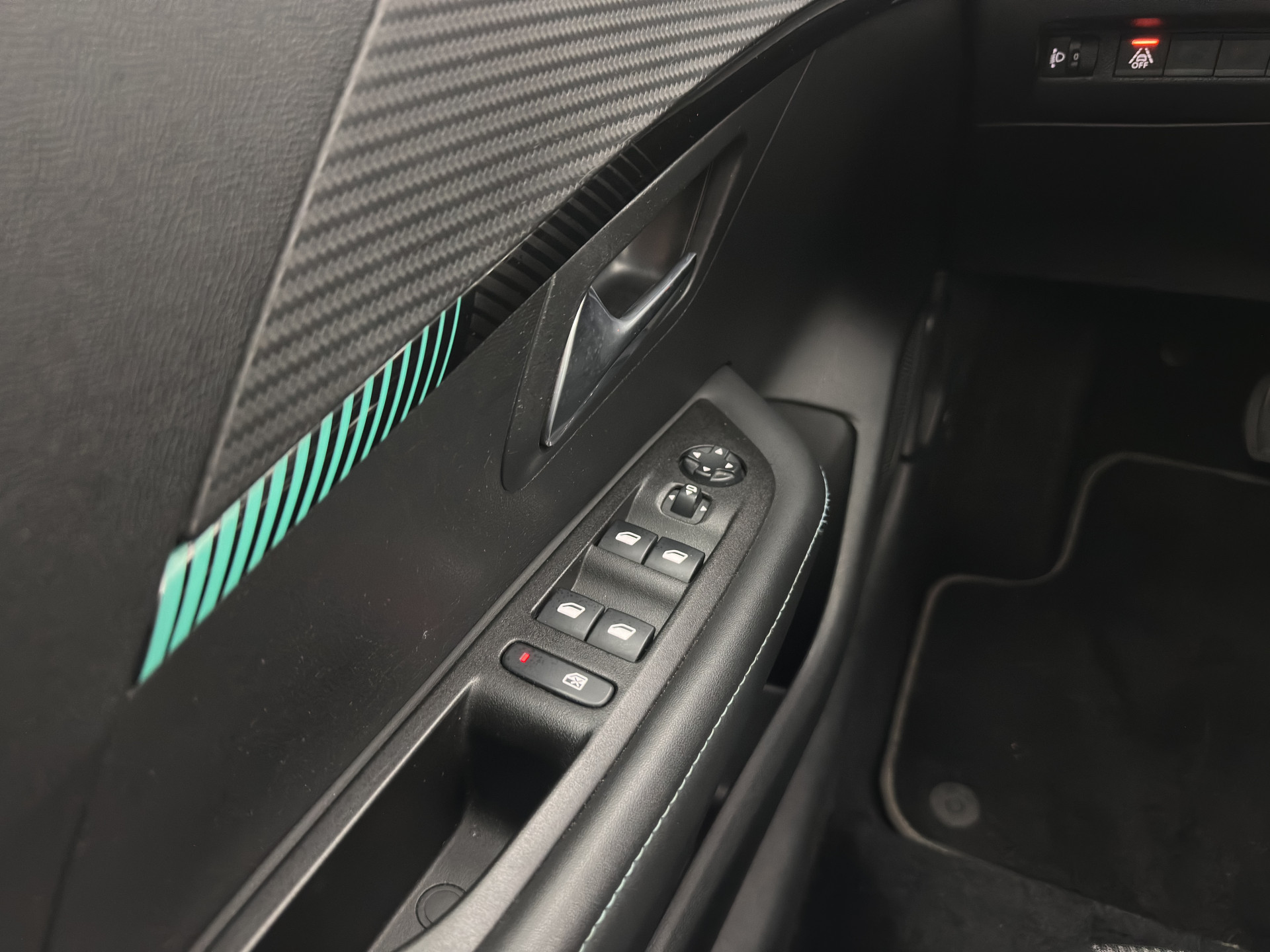 Peugeot e-208 EV Allure 50 kWh {SOH-91%} Aut *FULL-LED | DIGI-COCKPIT | BLINDSPOT | CAMERA | NAVI-FULLMAP | LANE-ASSIST | KEYLESS | DAB | CCS-FASTLOADER | TOP-VIEW | AMBIENT-LIGHT | PRIVACY-GLASS | 17"ALU*