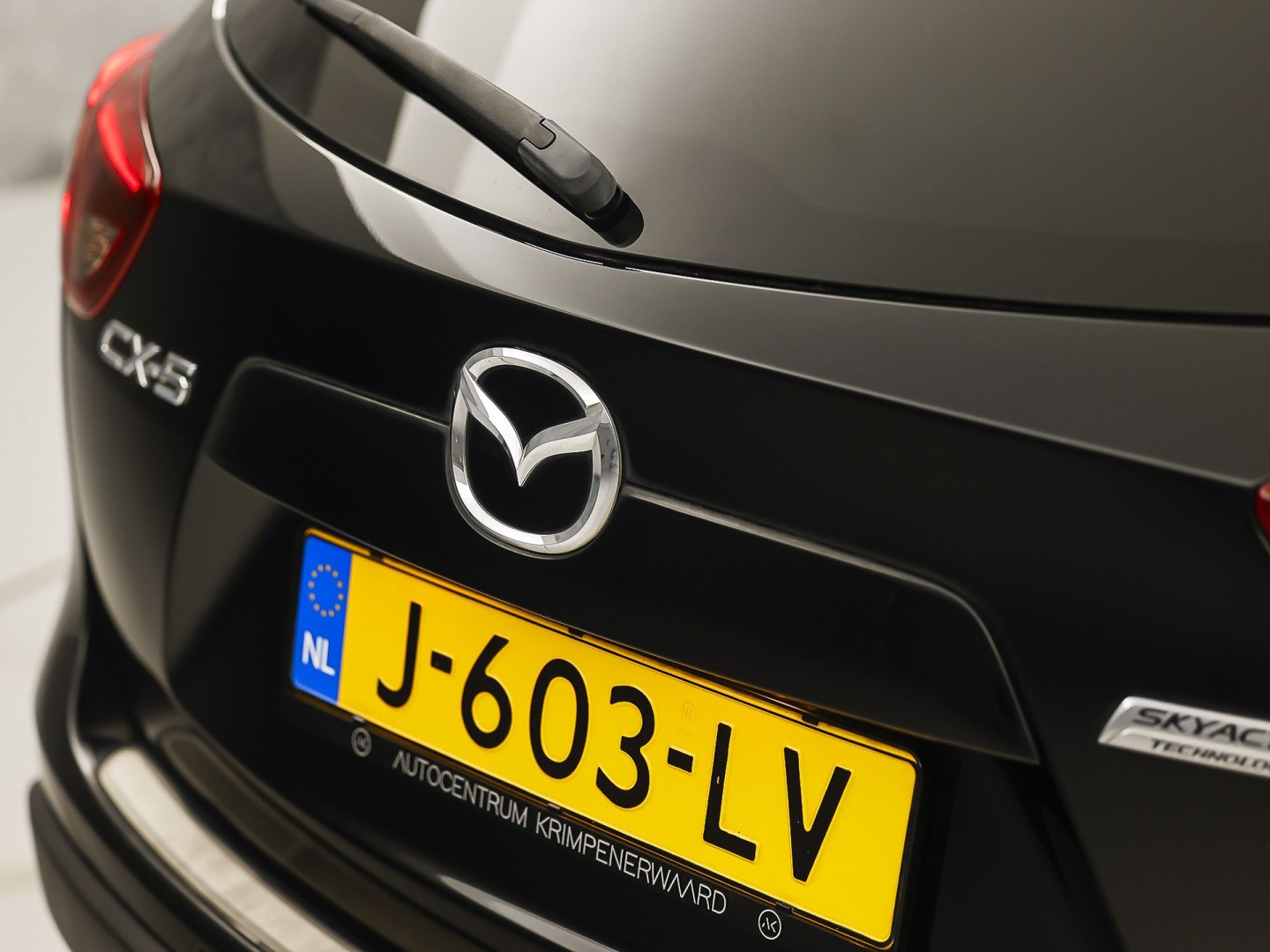 Mazda CX-5 2.0 SkyActiv-G 165 TS 2WD (NAVIGATIE, CLIMATE, STOELVERWARMING, GETINT GLAS, PARKEERSENSOREN, CRUISE, NIEUWE APK, NIEUWSTAAT)