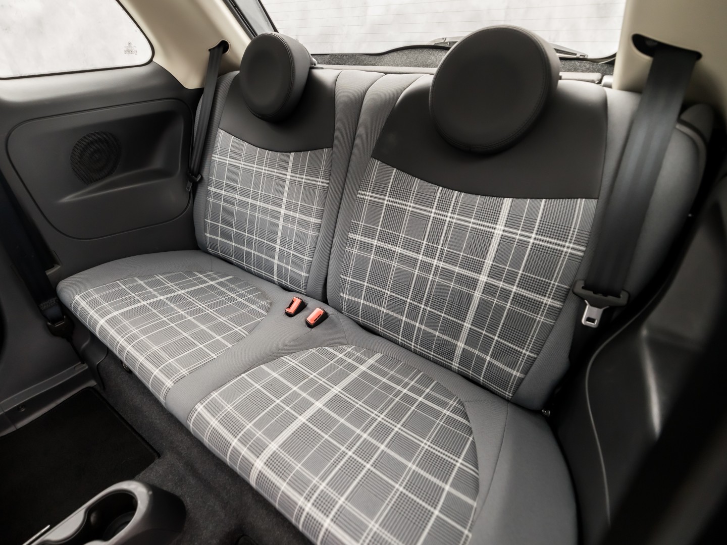 Fiat 500 0.9 TwinAir Turbo Sport (PANORAMADAK, NAVIGATIE, LM VELGEN, SPORTSTOELEN, ELEK RAMEN, BLUETOOTH, NIEUWSTAAT)