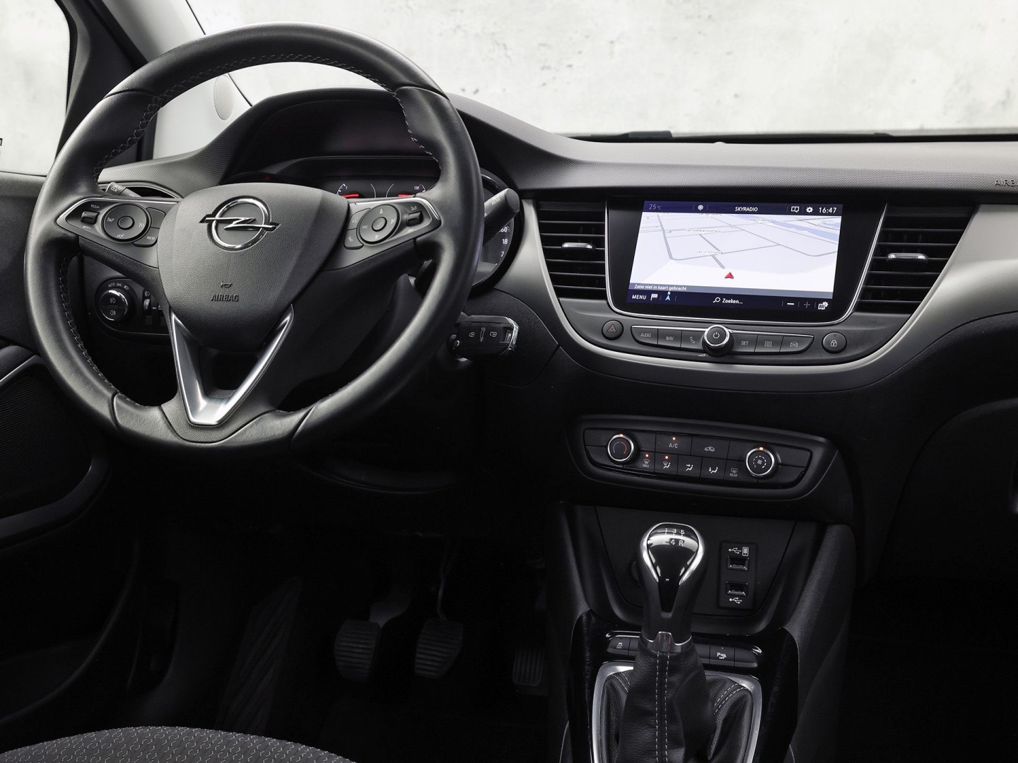 Opel Crossland X 1.2 Sport (APPLE CARPLAY, GROOT NAVI, LM VELGEN, CRUISE, SPORTSTOELEN, PARKEERSENSOREN, NIEUWE APK, NIEUWSTAAT)