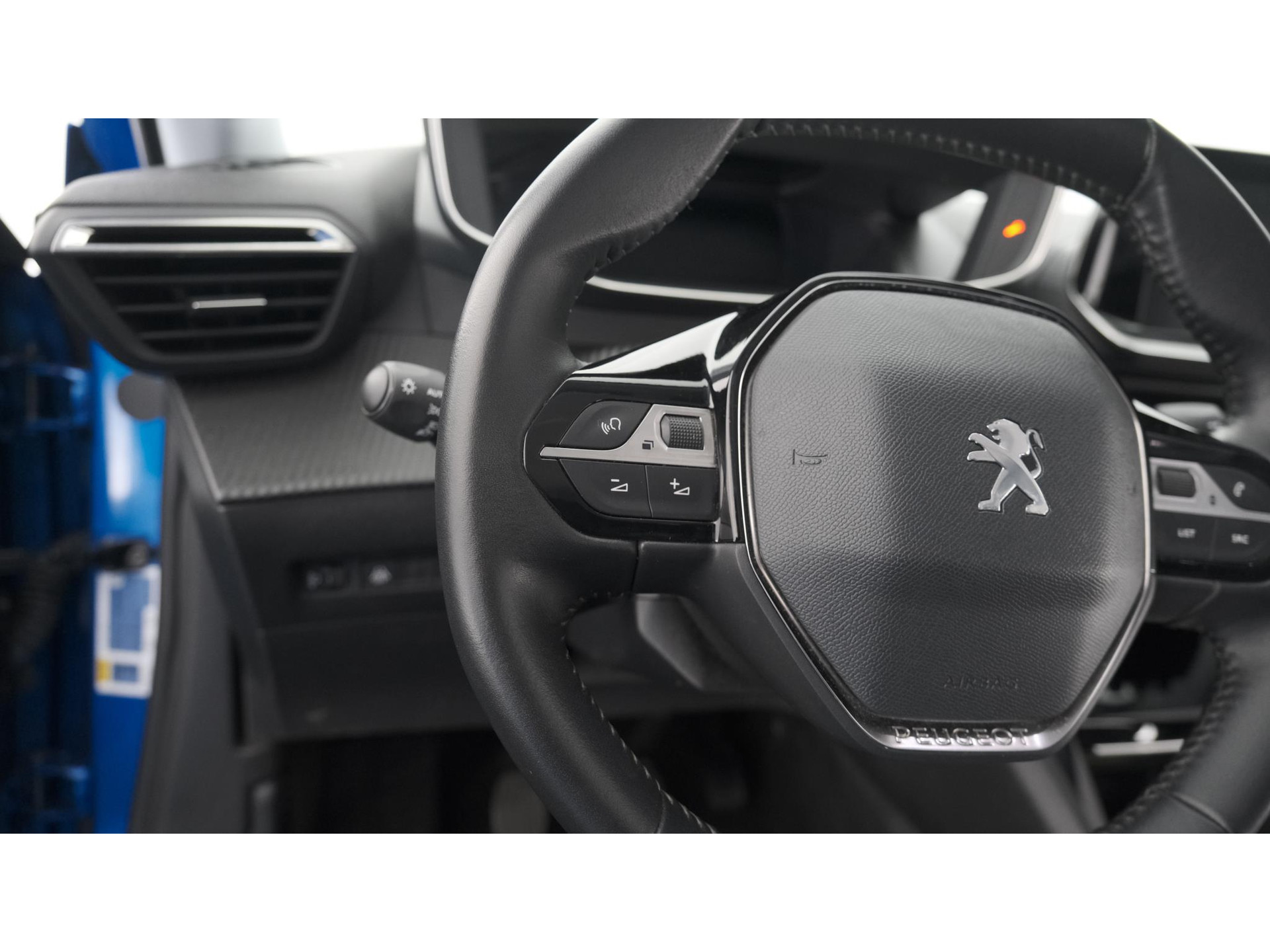 Peugeot 2008 PureTech 130 Allure | Trekhaak | Camera | Apple Carplay | Stoelverwarming | Parkeersensoren