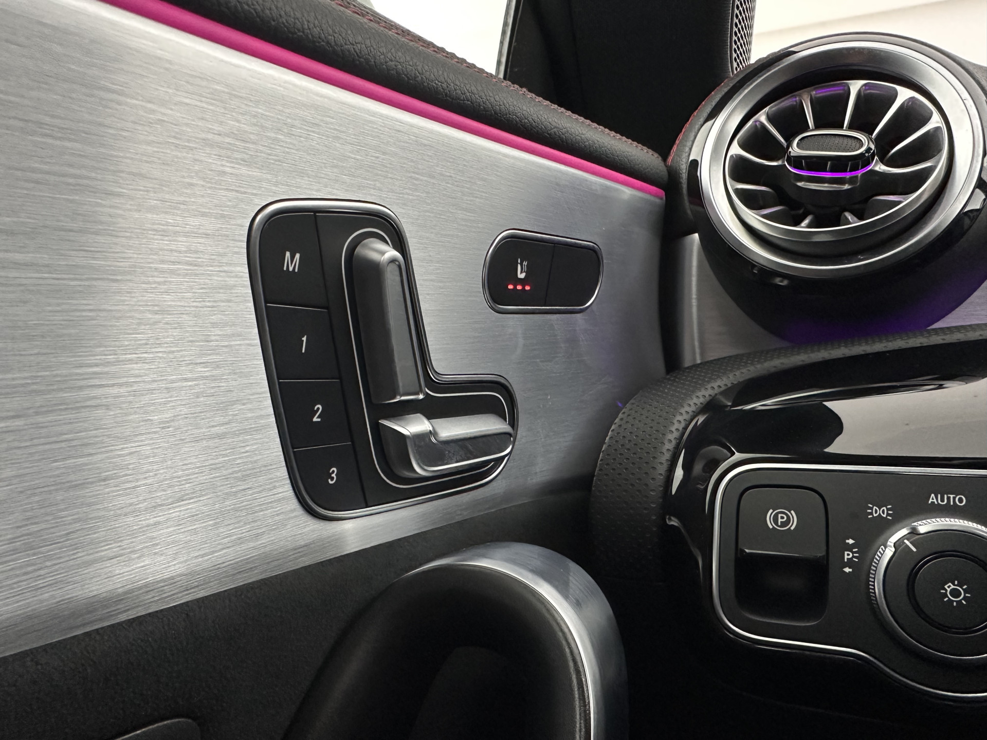 Mercedes-Benz CLA-klasse Shooting Brake 250 e Business Solution AMG Limited (INCL.BTW) *PANO | LEATHER-MICROFIBRE | MULTIBEAM-LED | AMBIENT-LIGT | BLIND-SPOT | HEATED-SPORTSEATS | WIDE-SCREEN-DIGICOCKPIT | DAB+ | NAVI-FULLMAP | CAMERA | PRIVACY-GLASS |  1