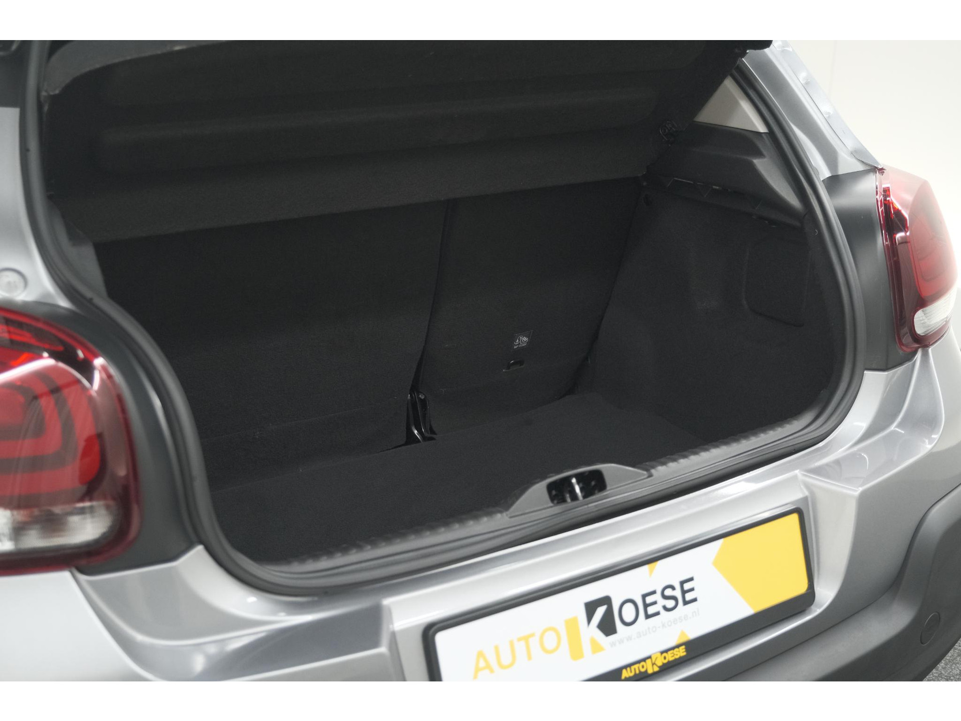 Citroen C3 PureTech 110 EAT6 Shine | Camera | Navigatie | Parkeersensoren | Apple Carplay | 17 Inch Lichtmetalen Velgen