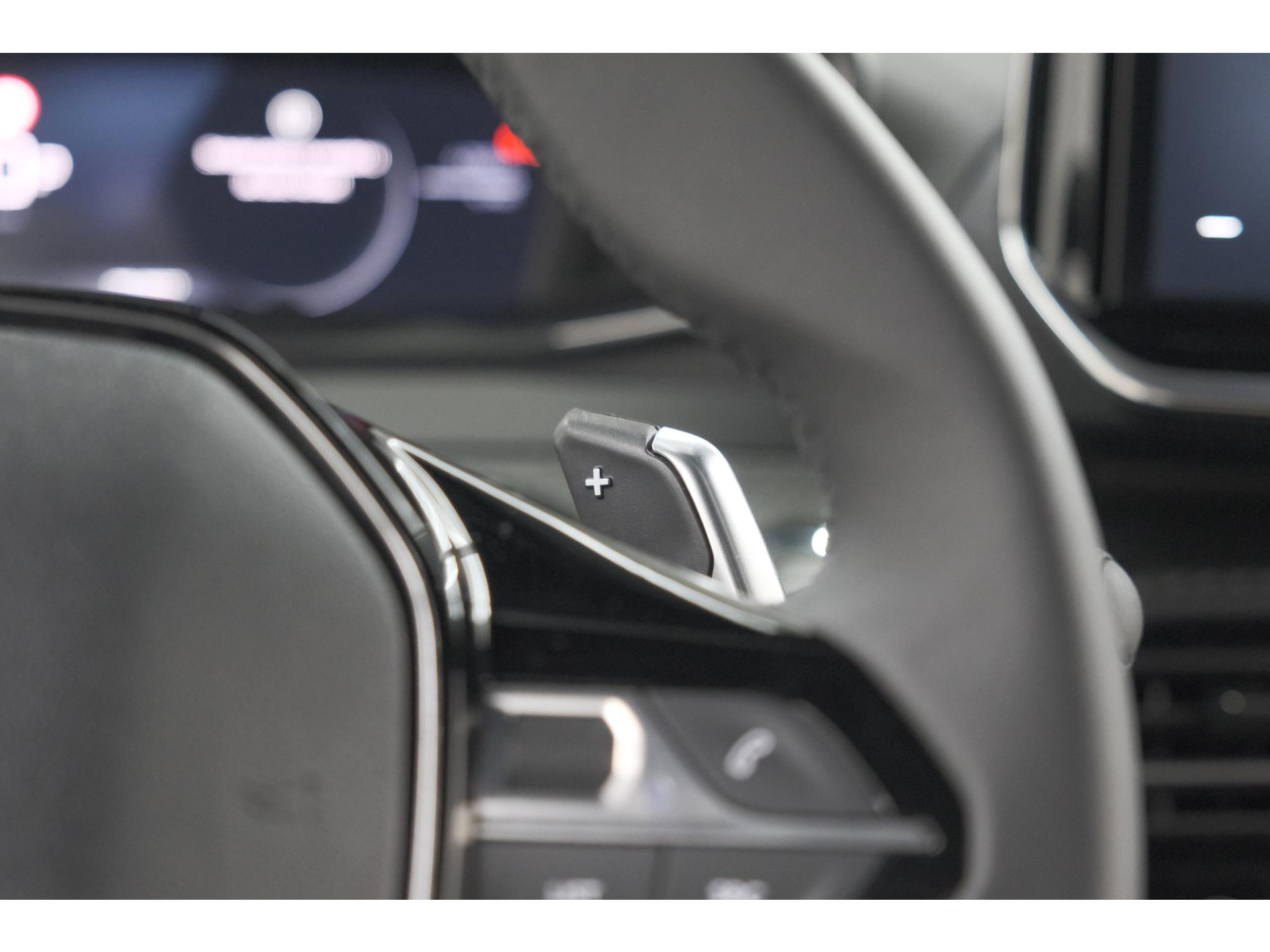 Peugeot 2008 Hybrid 145 e-DCS Allure | 360 Camera | Adaptieve Cruise Control | Navigatie | Dodehoekdetectie