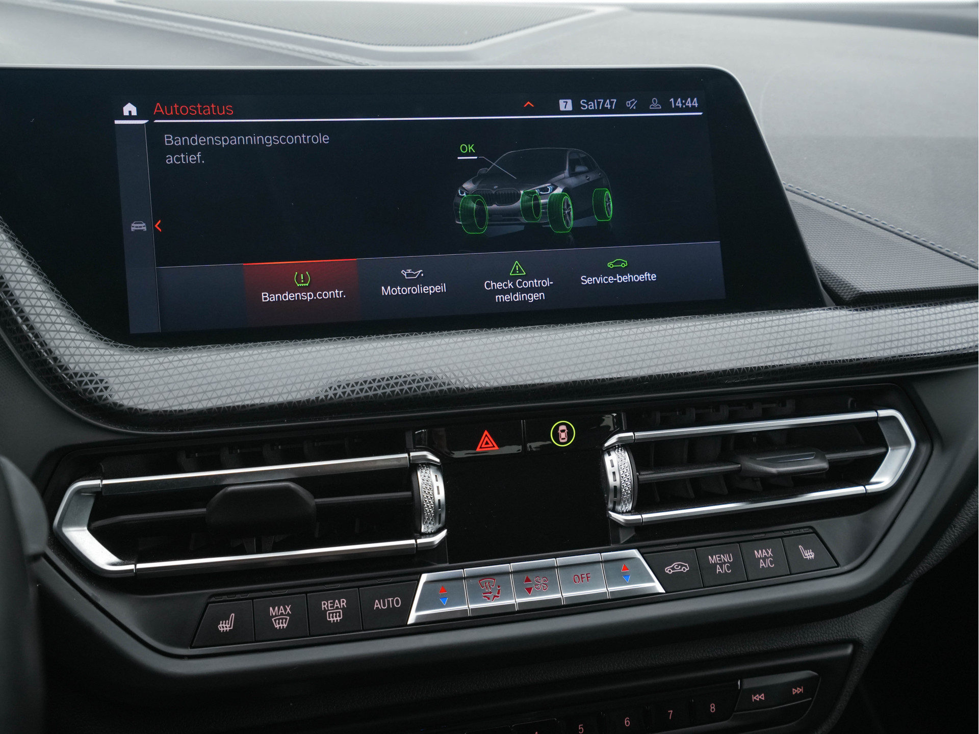 BMW 1-serie 118i High Executive Edition Sport-Line (INCL-BTW) *LEATHER | DIGI-COCKPIT | HARMAN/KARDON-AUDIO | FULL-LED | KEYLESS | NAVI-FULLMAP | DAB | CAMERA | ECC | CARPLAY | PDC | AMBIENT-LIGHT | CRUISE | SPORT-SEATS | 17"ALU*