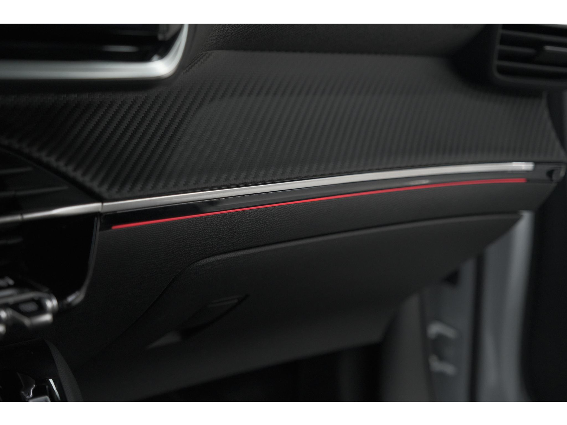 Peugeot 2008 PureTech 130 EAT8 GT | Camera | Apple Carplay | Parkeersensoren | 17 Inch Lichtmetalen Velgen