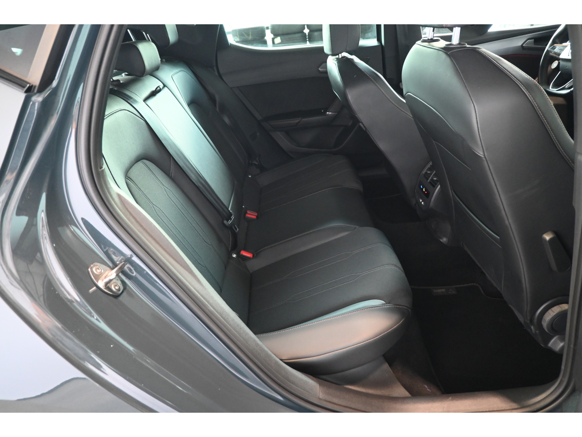 CUPRA Leon 1.5 TSI e-Hybrid Business PHEV EDGE Clima Adaptieve Cruise Matrix CarPlay Navigatie Lane Assist Stuurverwarming 100% Onderhouden! Inruil Mogelijk!