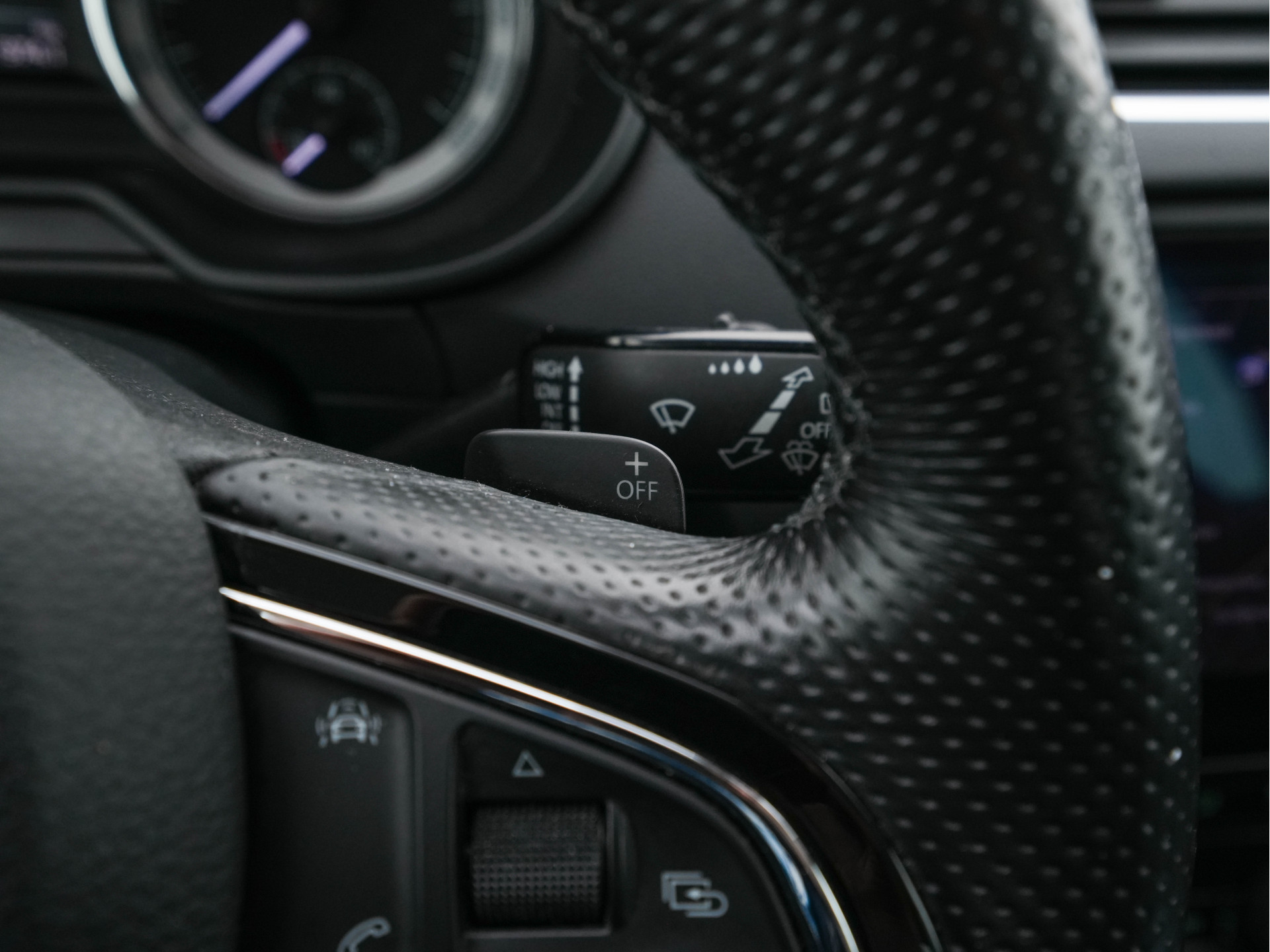 ŠKODA Octavia 1.0 TSI Greentech Style Business (INCL-BTW) Aut. *LEATHER-ALCANTARA | NAVI-FULLMAP | FULL-LED | CANTON-AUDIO | KEYLESS | DAB | HEATED-COMFORTSEATS | ECC | PARKPILOT | SHIFT-PADDLES | CRUISE | PRIVACY-GLASS | 18"ALU*