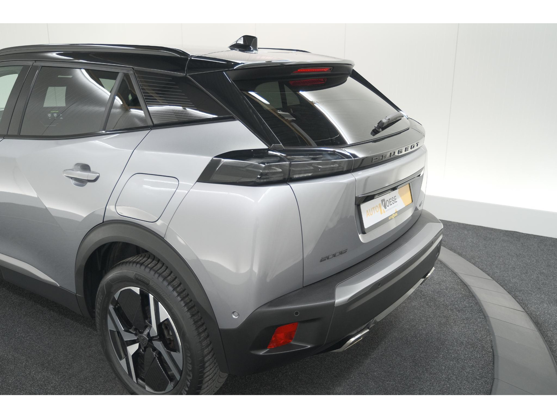 Peugeot 2008 PureTech 130 EAT8 GT | 360 Camera | Adaptieve Cruise Control | Dodehoekdetectie | Navigatie
