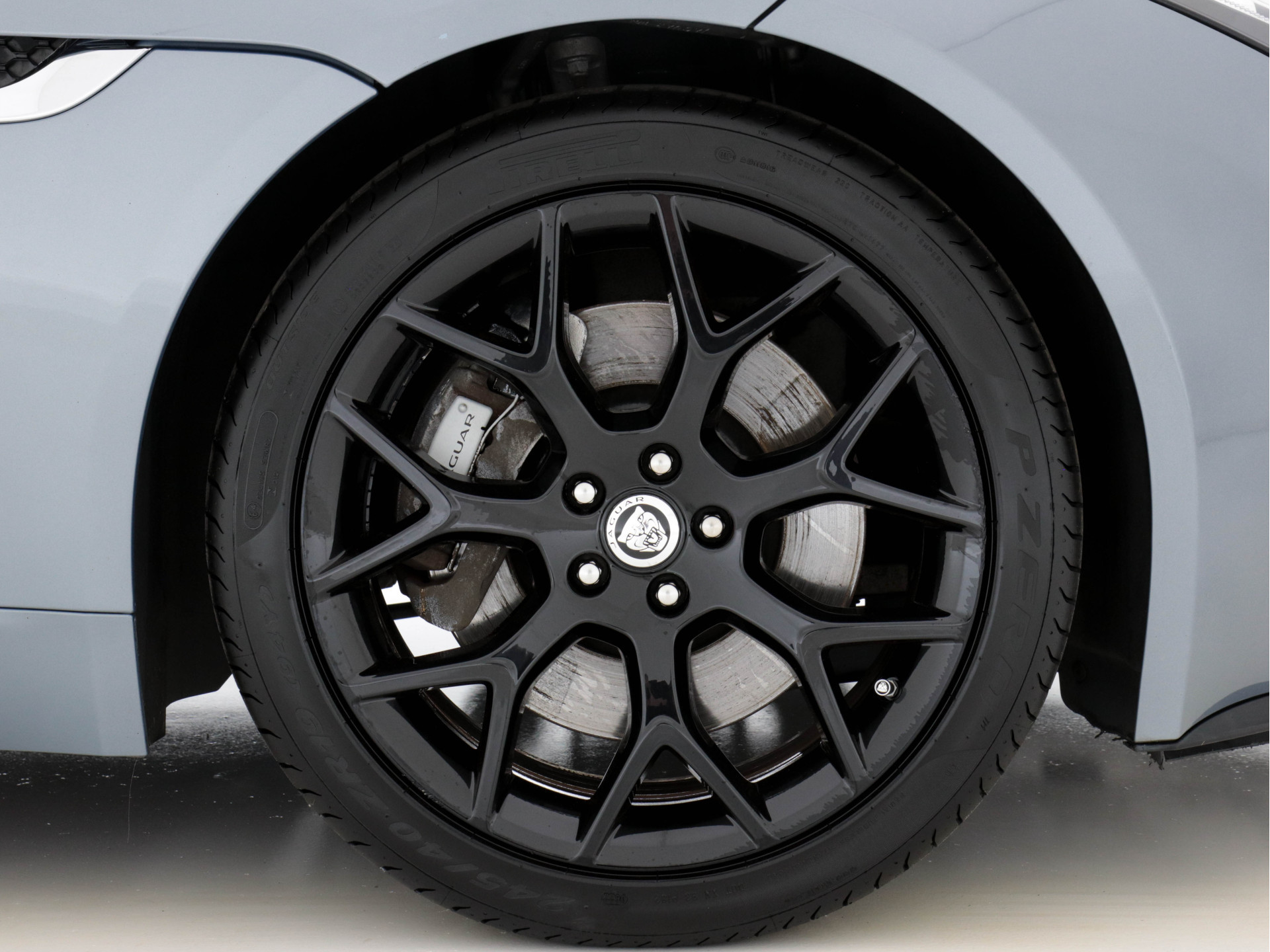 Jaguar F-TYPE 3.0 V6 Convertible Aut. *LEATHER | BI-XENON | NAVI-FULLMAP | CAMERA | MEMORY-PACK | KEYLESS | DAB | SHIFT-PADDLES | ECC | HEATED-SPORTSEATS | PDC | AIRSCARF | CRUISE | 19"ALU*