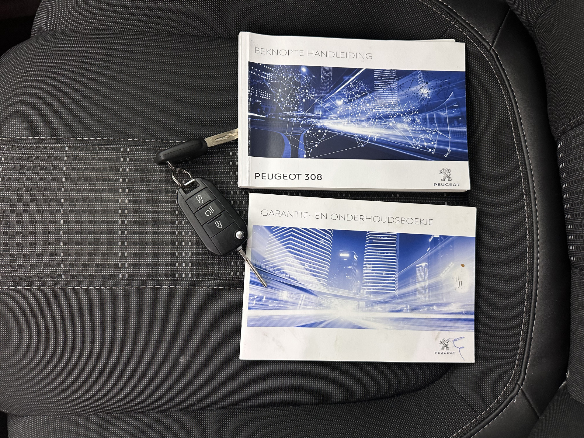 Peugeot 308 1.5 Blue HDi Allure *FULL-LED | HEATED-SPORTSEATS | NAVI-FULLMAP | DAB | ECC | PDC | CRUISE | PRIVACYGLASS | 16''ALU*