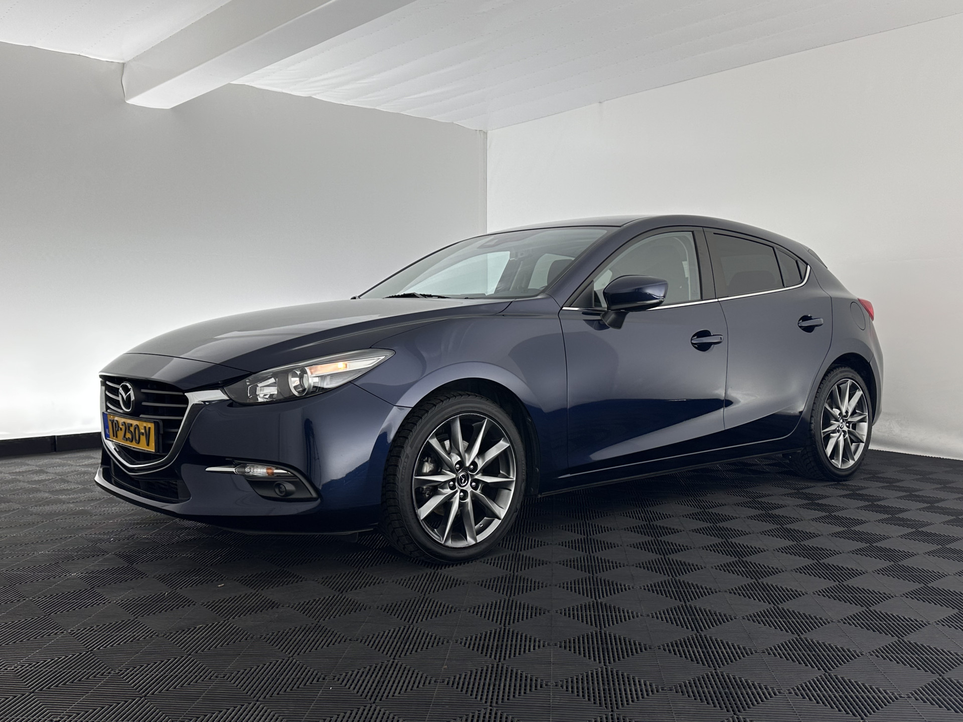 Mazda 3 2.2 SkyActiv-D 150 SkyLease *HEATED-COMFORTSEATS | NAVI-FULLMAP | DAB+ | PRIVACYGLASS | ECC | PDC | CRUISE | 18''ALU*
