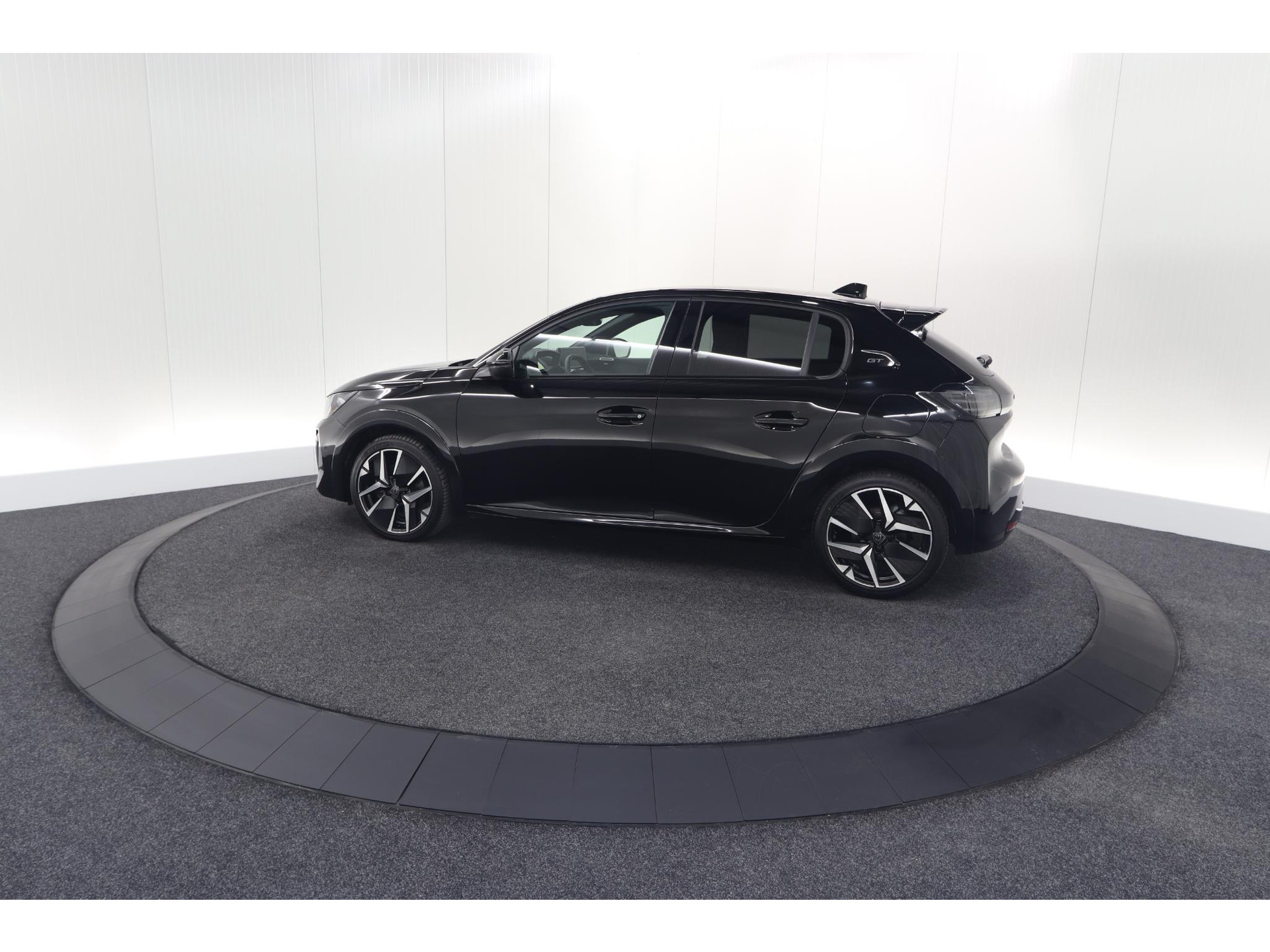 Peugeot 208 Hybrid 136 e-DCS6 GT | 360 Camera | Adaptieve Cruise Control | Dodehoekdetectie | Apple Carplay