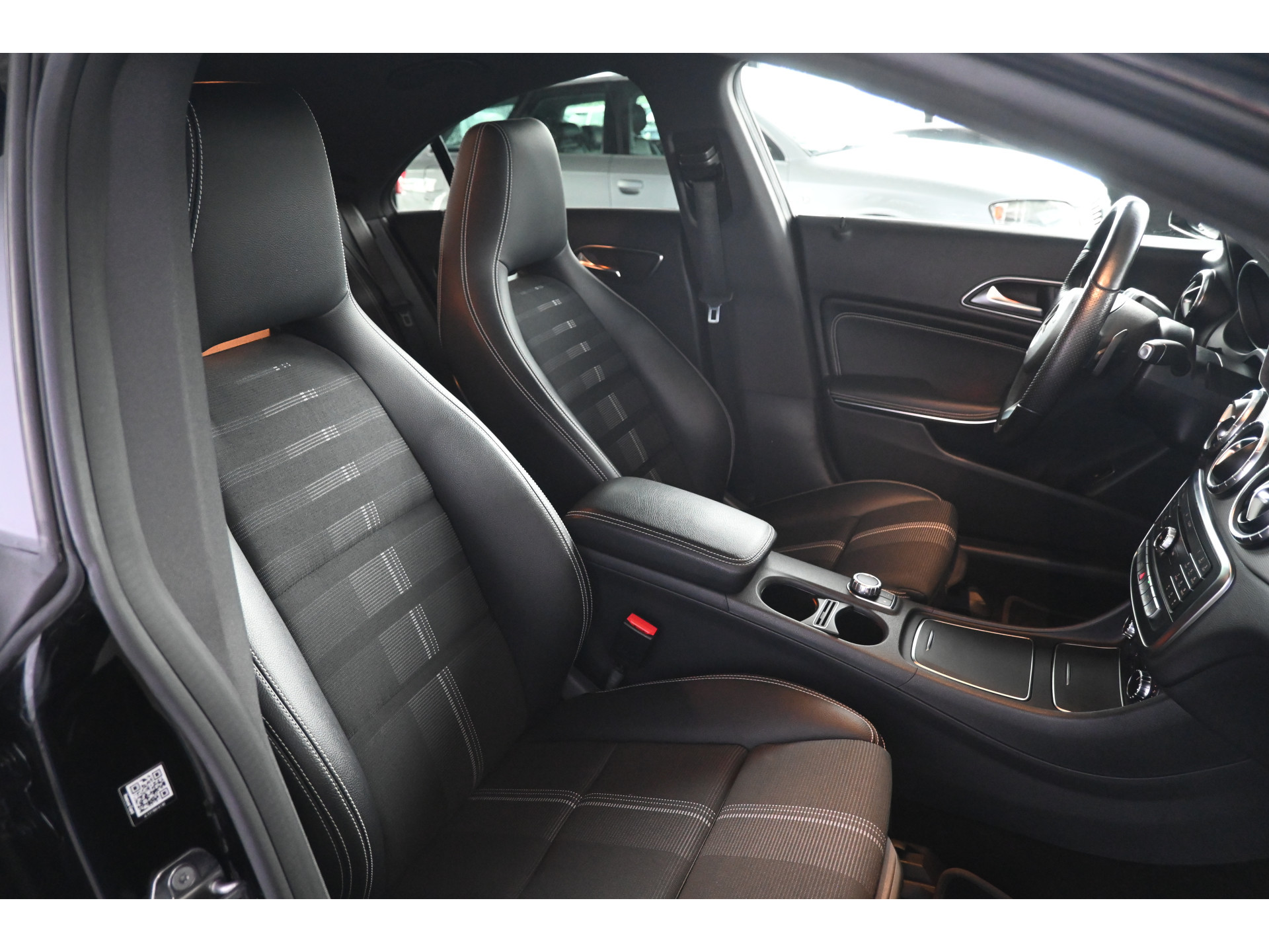 Mercedes-Benz CLA-klasse 200 Prestige AMG Automaat Clima Navigatie LED Rijklaarprijs Inruil Mogelijk!