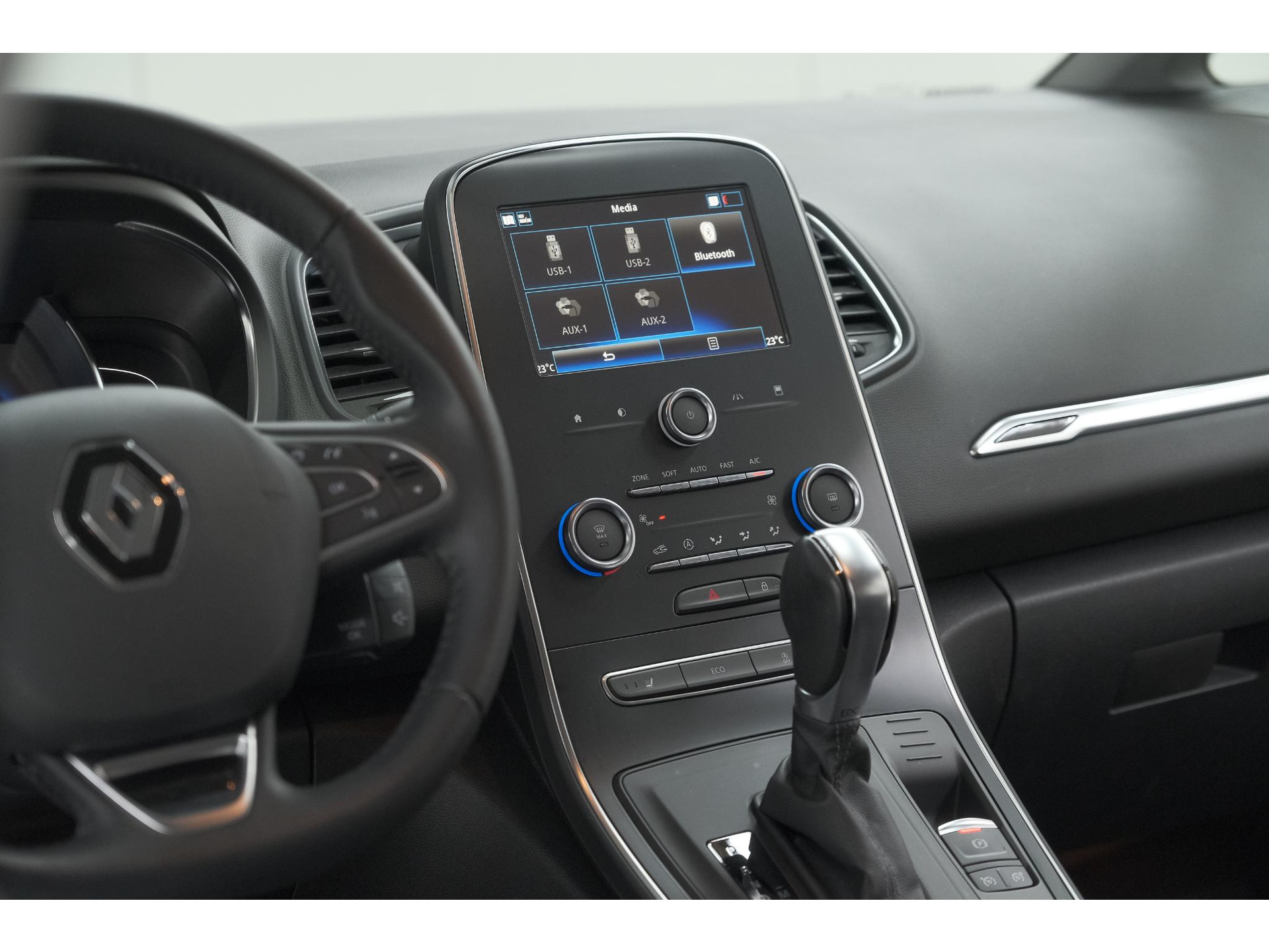 Renault Scénic TCe 140 EDC Limited | Camera | Stoelverwarming | Navigatie | Apple Carplay