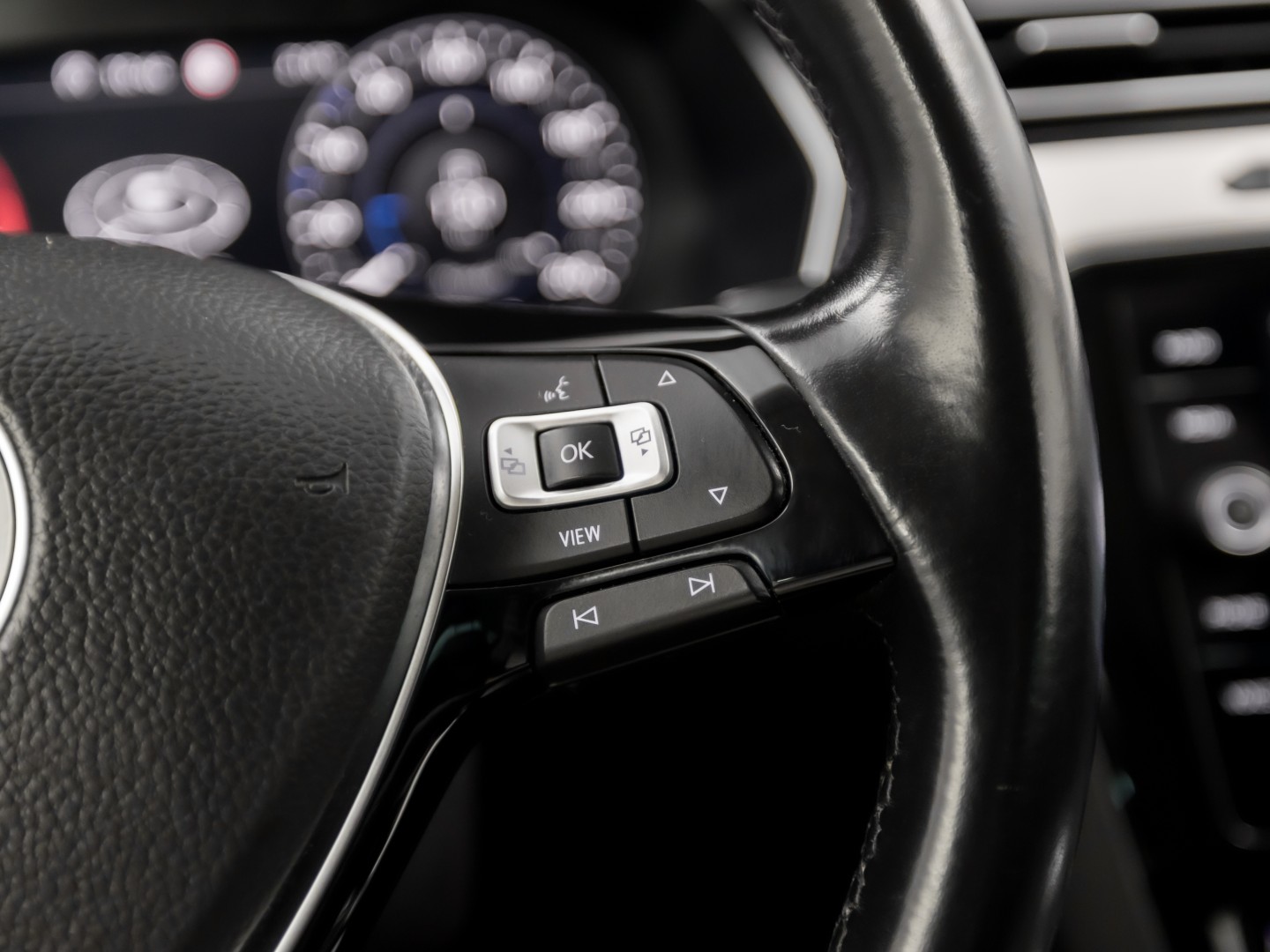 Volkswagen Passat Variant 1.5 TSI Highline Sportline 150Pk Automaat (VIRTUAL COCKPIT, APPLE CARPLAY, GROOT NAVI, CAMERA, LEDER/ALCANTARA, GETINT GLAS, KEYLESS, NIEUWSTAAT)