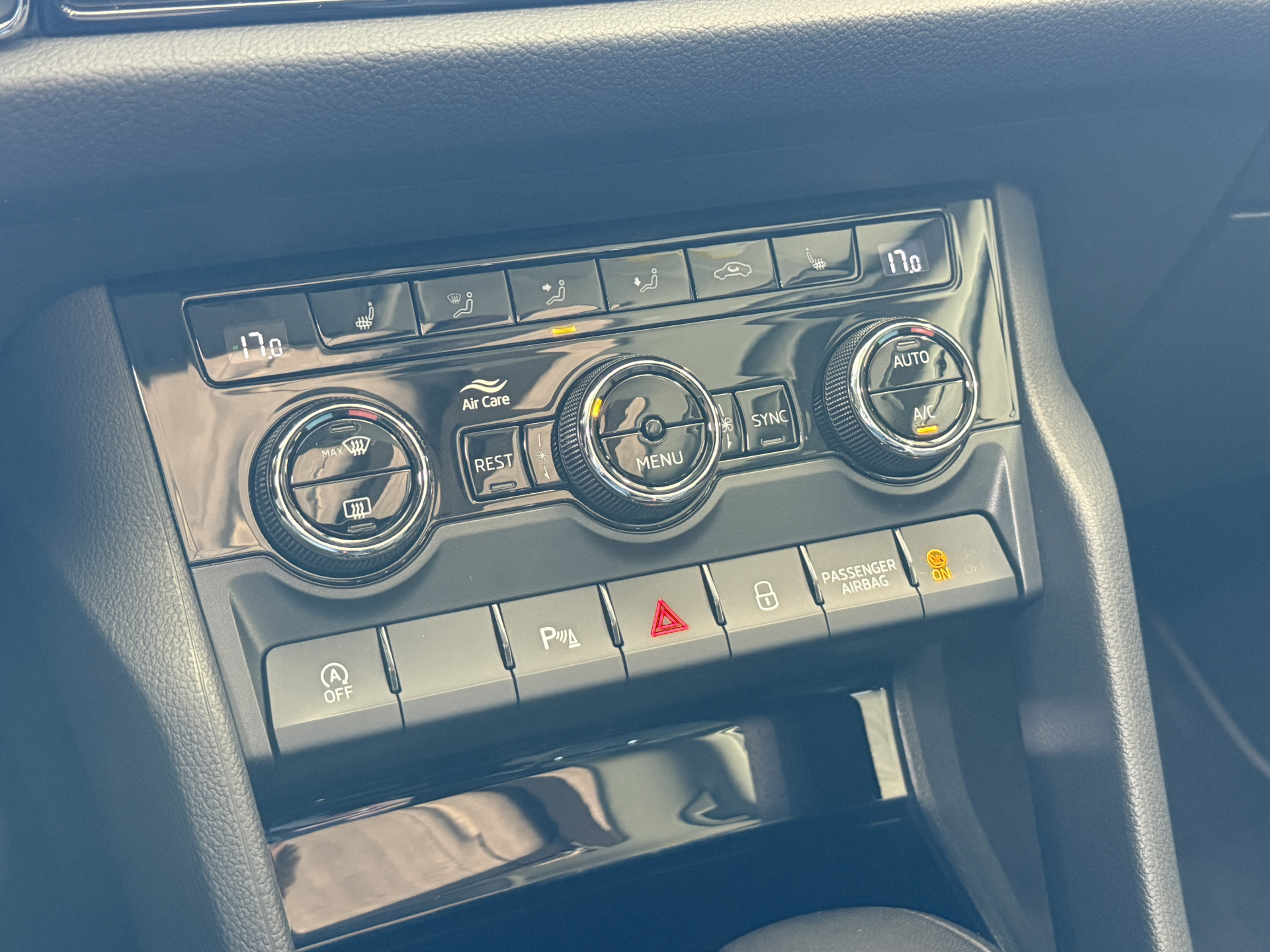 ŠKODA Kodiaq 1.5 TSI Business Edition | Panoramadak | Trekhaak | Apple Carplay | Dakdragers