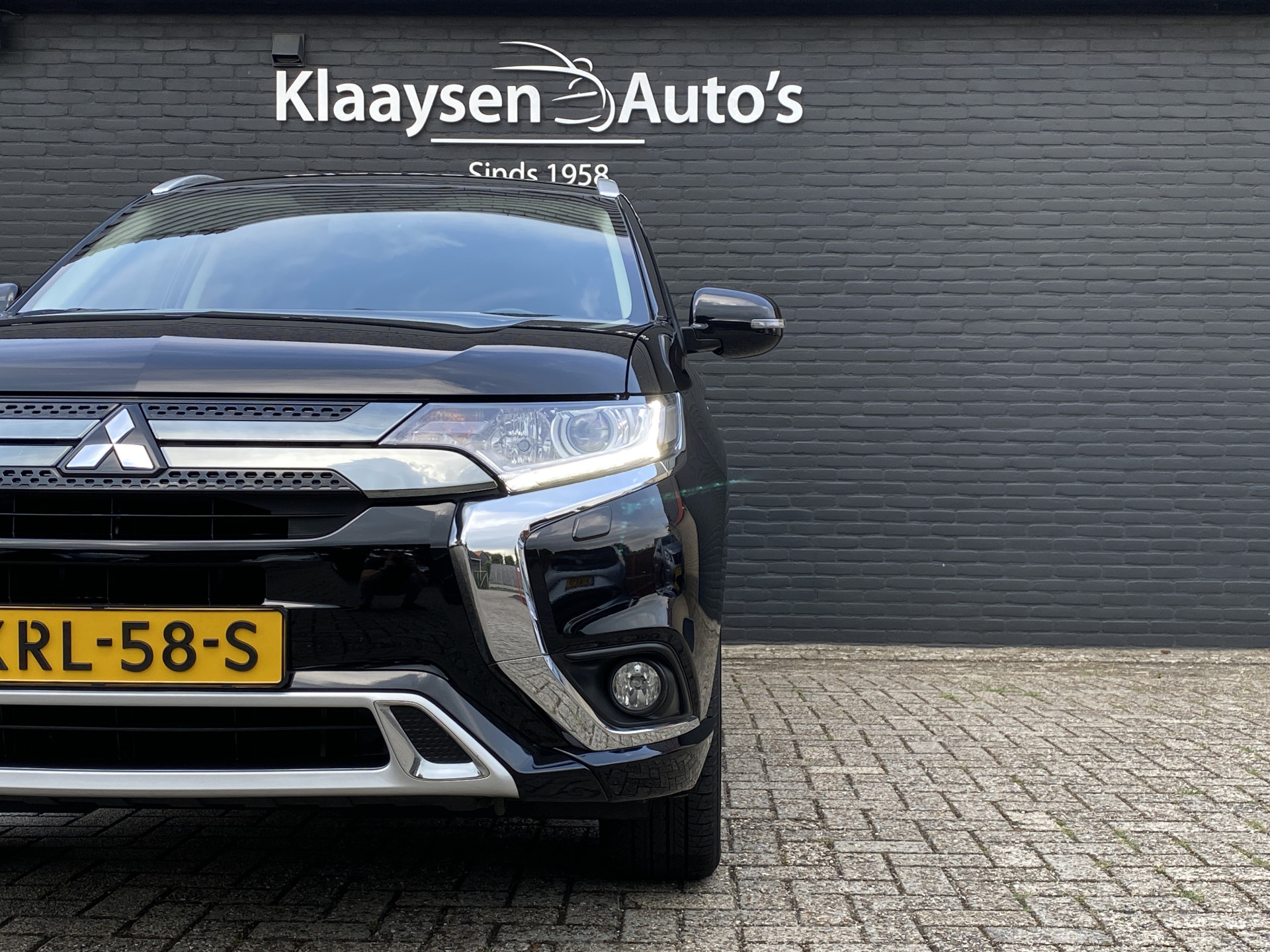 Mitsubishi Outlander 2.4 PHEV Intense+ 4WD 225 pk AUT. | 1e eigenaar | navigatie | trekhaak | elektr. v. stoel | carplay | alcantara