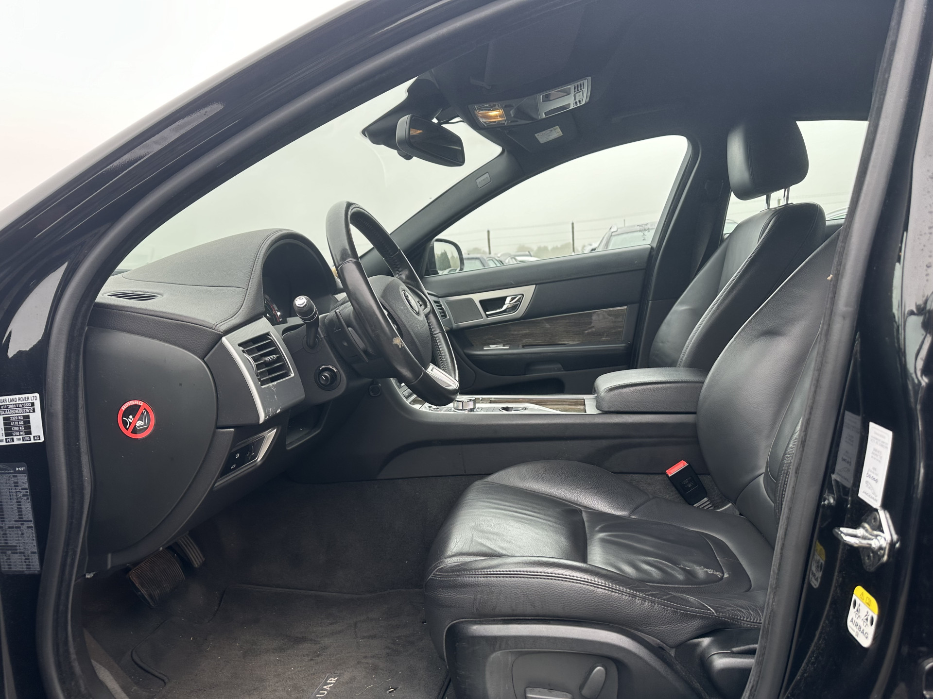 Jaguar XF 2.2D Aut. *LEATHER  | BI-XENON | NAVI-FULLMAP | CAMERA | ECC | PDC | CRUISE | HEATED-COMFORT-SEATS | KEYLESS | SHIFT-PADDLES | TOWBAR | 17"ALU*