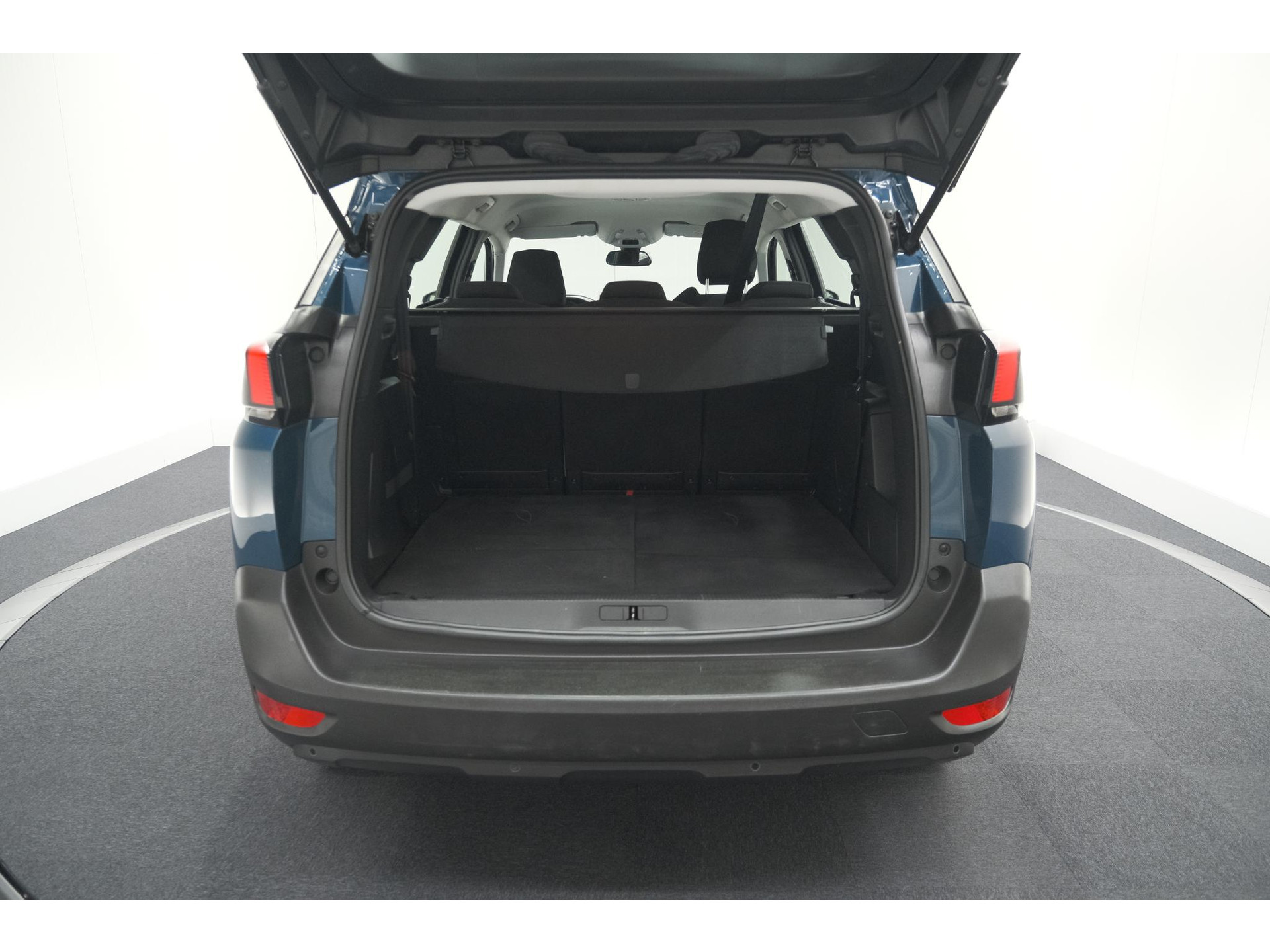 Peugeot 5008 PureTech 130 EAT8 Active Pack | 7 Zitplaatsen | Apple Carplay | Parkeersensoren | Navigatie