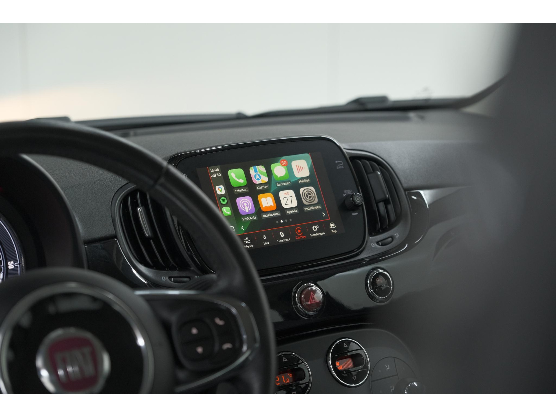 Fiat 500 C TwinAir Turbo Lounge | Parkeersensoren | Climate control | Cruise control | Apple Carplay
