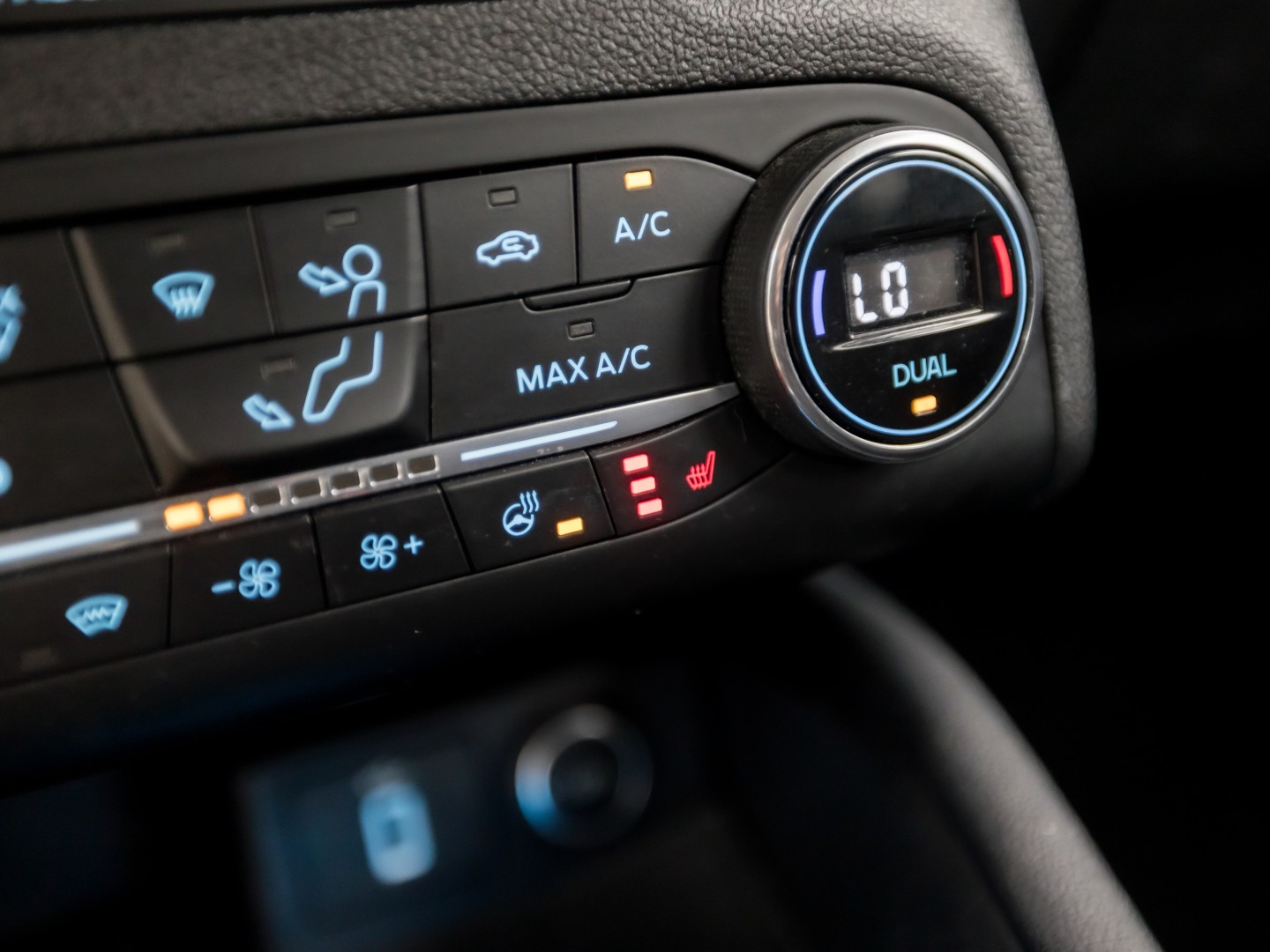 Ford Focus Wagon 1.0 EcoBoost Titanium Sport (APPLE CARPLAY, GROOT NAVI, STUUR/STOELVERWARMING, KEYLESS, SPORTSTOELEN, GETINT GLAS, LM VELGEN, CRUISE, NIEUWSTAAT)