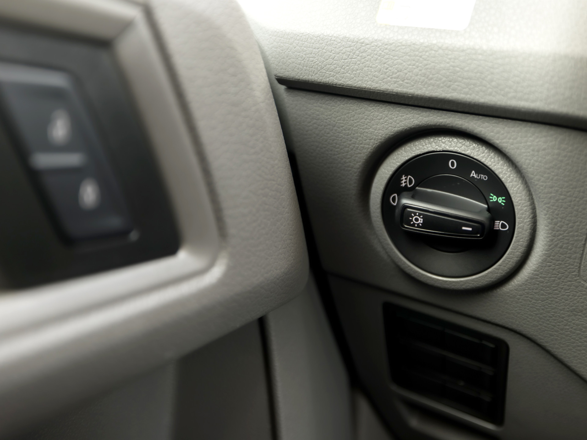 Volkswagen Crafter Grand California XXL 177Pk Automaat (LED KOPLAMPEN, STOELVERWARMING, KEUKEN, CENTRALE VERWARMING, KOELKAST, TOILET, DOUCHE, THULE ZONNESCHERM, FIETSENDRAGER, ZOET WATER)