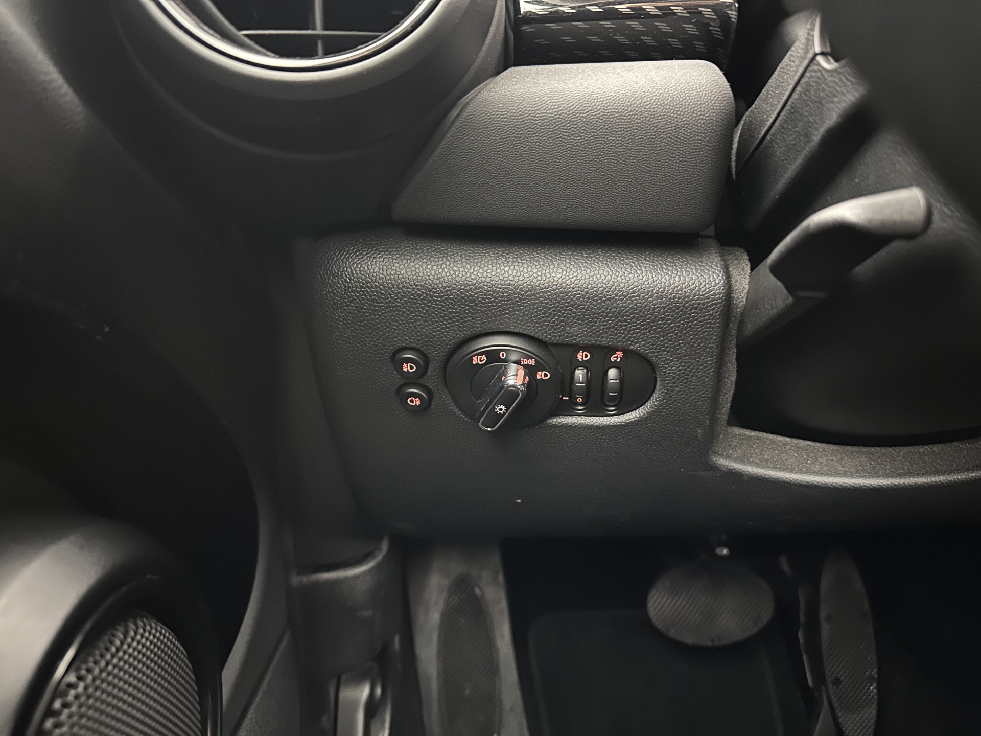 MINI Mini Electric Basic 33 kWh [ 3-Fase ] (SOH-100%) (INCL-BTW) Aut. *HEATPUMP | FULL-LED | SPORT-SEATS | NAVI-FULLMAP | DIGI-COCKPIT | DAB+ | ECC | CCS-FASTLOADER | UNION-JACK | KEYLESS | CRUISE | AMBIENT-LIGHT | 16''ALU*