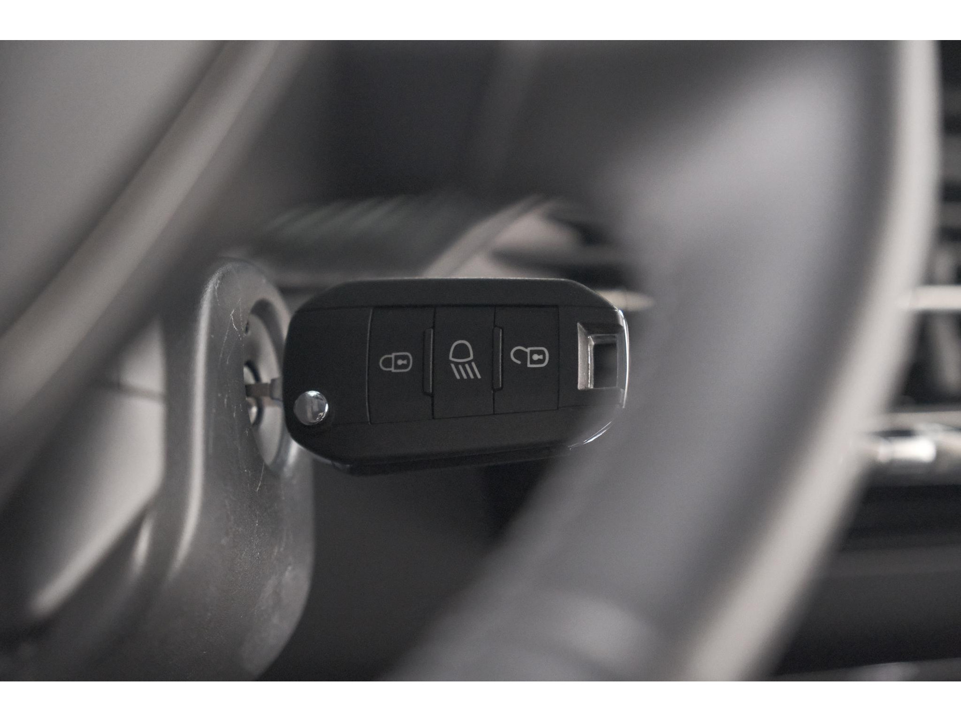 Peugeot 2008 PureTech 100 Allure | Apple Carplay | Parkeersensoren | Climate Control | Cruise Control