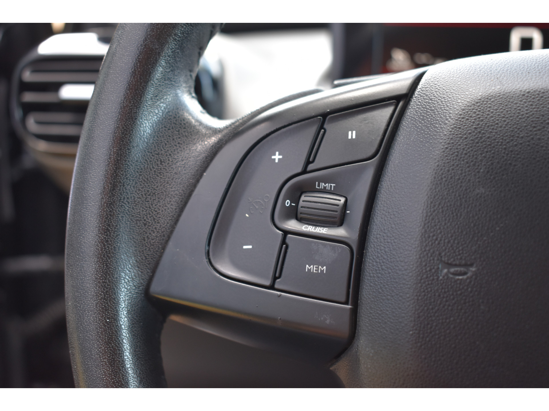 Citroën C4 Cactus 1.2 PureTech Feel Trekhaak Navi Stoelverwarming