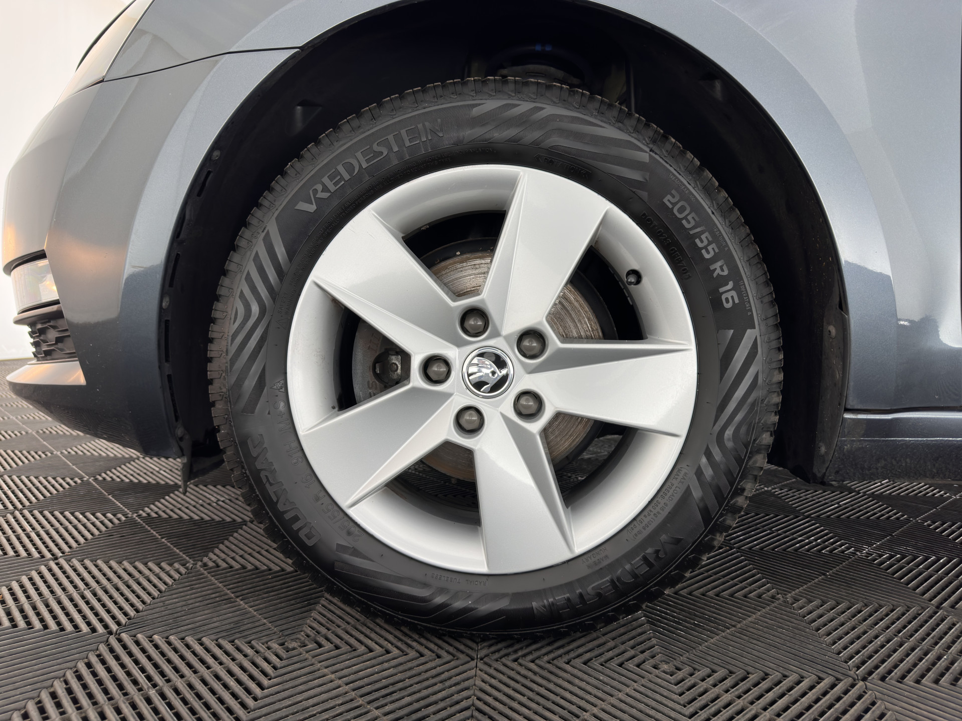 ŠKODA Octavia 1.6 TDI Greentech Ambition Business *LEATHER-FABRIC | NAVI-FULLMAP | HEATED-COMFORTSEATS | ECC | TOWBAR | PRIVACY-GLASS | PARKPILOT | CRUISE | 16''ALU *