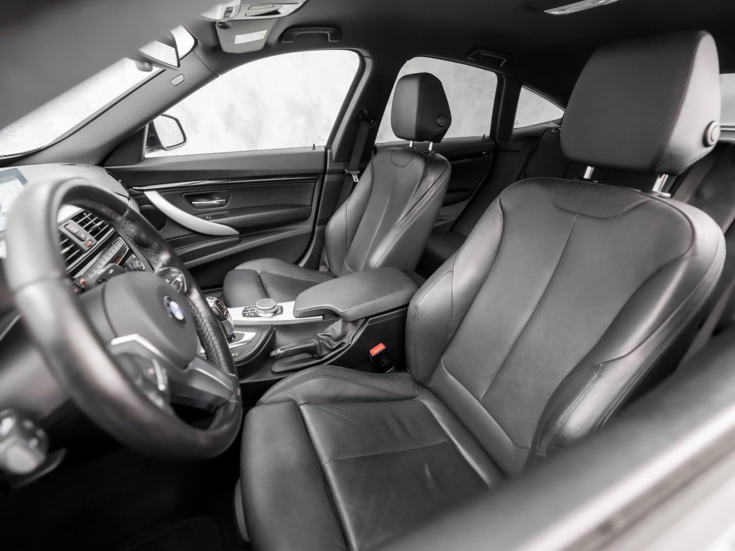 BMW 3 Serie GT 320i M Sport High Executive 184Pk Automaat (GROOT NAVI, M PAKKET, STOELVERWARMING, LEDER, SPORTSTOELEN, GETINT GLAS, PARKEERSENSOREN, NIEUWSTAAT)