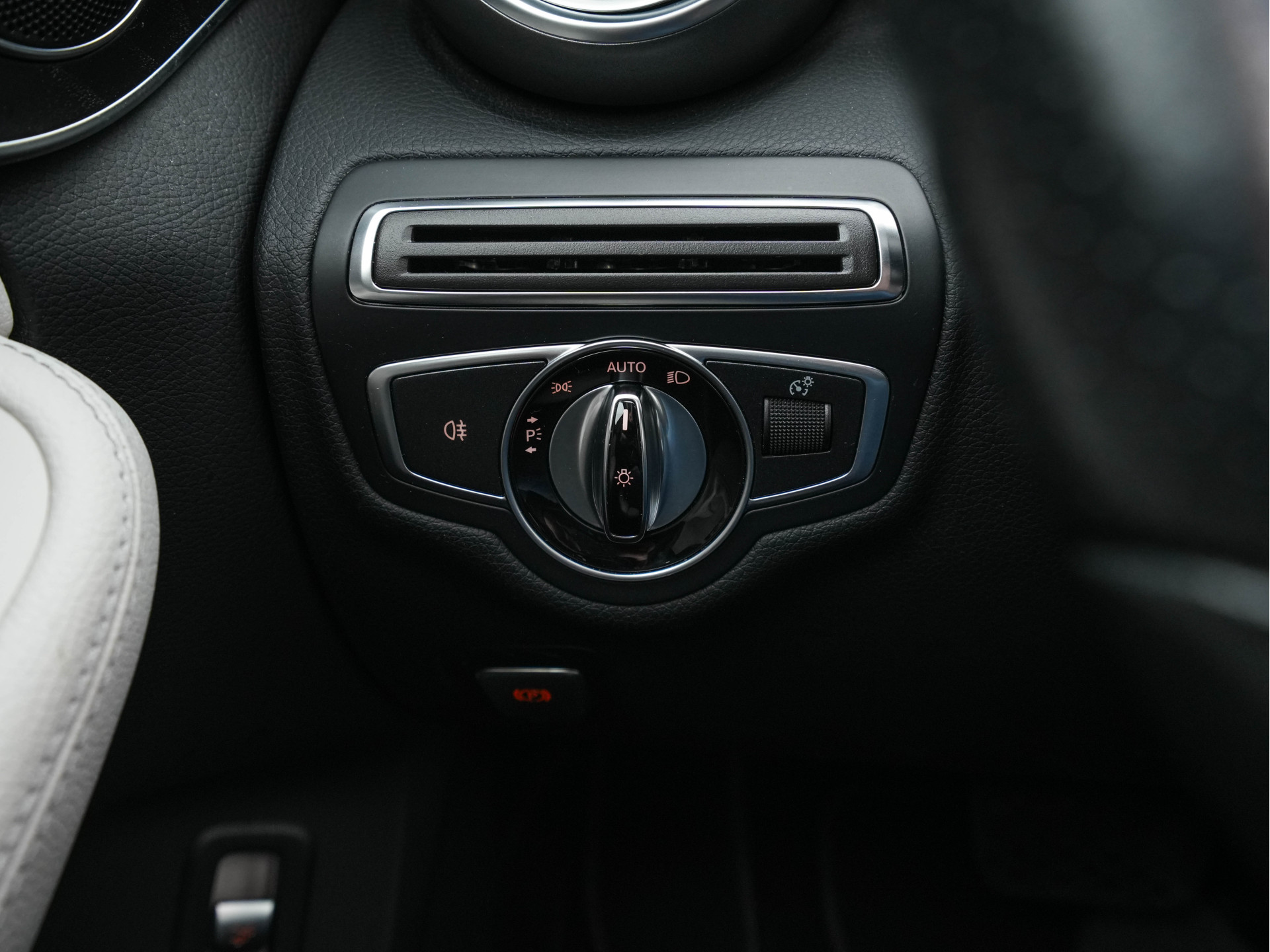 Mercedes-Benz C-klasse Estate 300 CDI HYBRID Avantgarde Lease Edition Aut. *PANO | LEATHER-MICROFIBRE | FULL-LED | NAVI-FULLMAP | SPORT-SEATS | ECC | SHIFT-PADDLES | PDC | CRUISE | TOWBAR | 17''ALU*