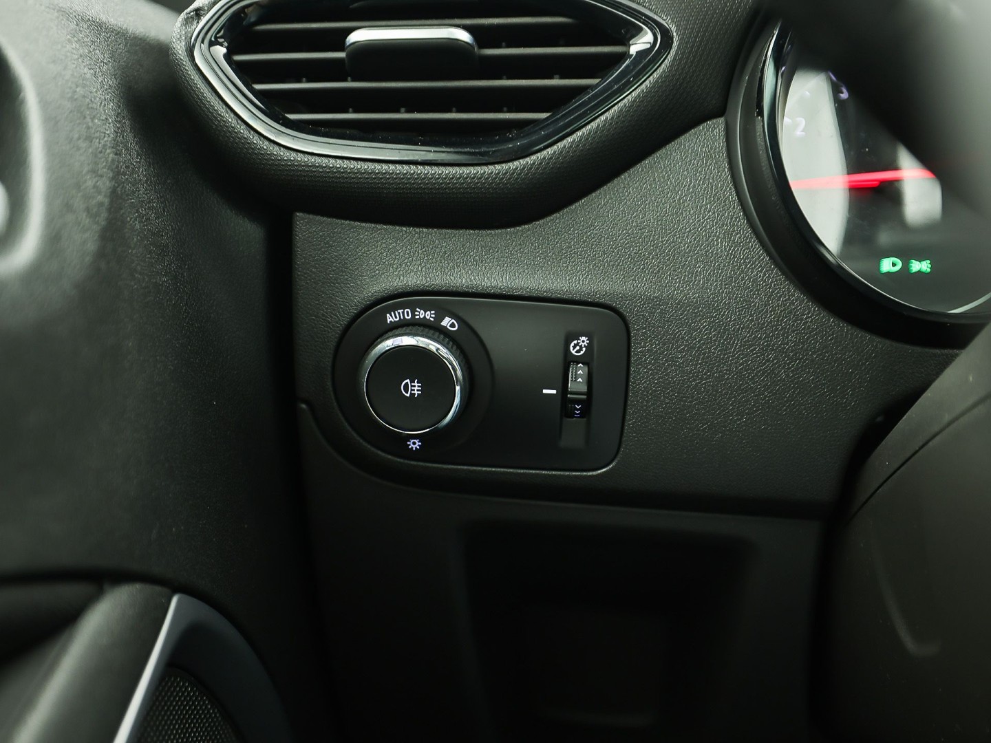 Opel Crossland X 1.2 Turbo Innovation Sport Automaat (PANORAMADAK, APPLE CARPLAY, GROOT NAVI, 360 CAMERA, STUUR/STOELVERWARMING, SPORTSTOELEN, TREKHAAK, LM VELGEN, NIEUWSTAAT)