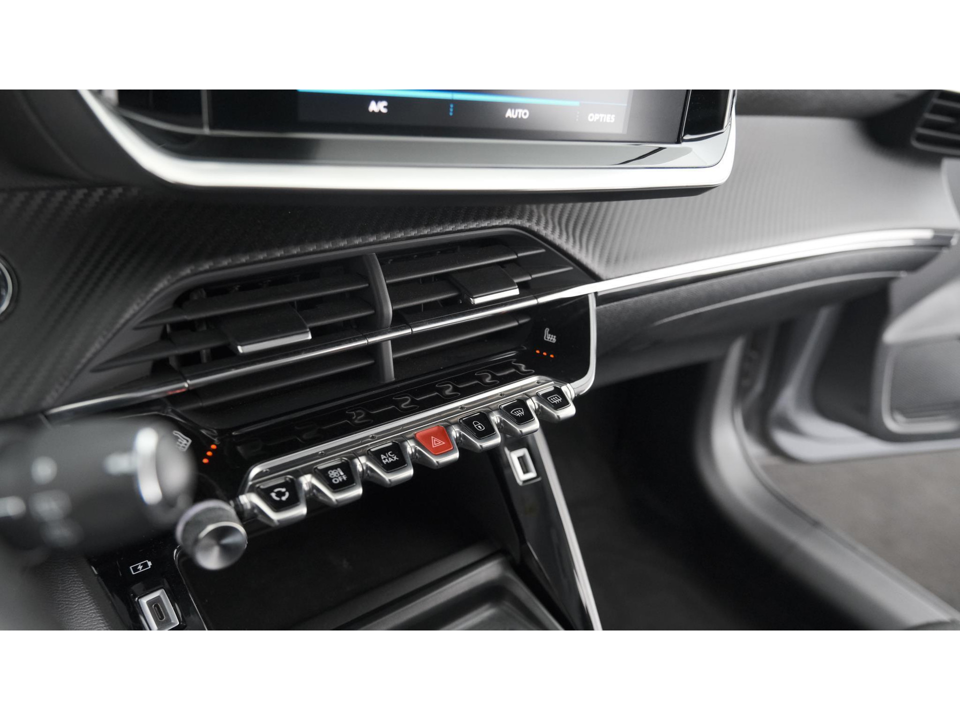 Peugeot 208 PureTech 100 EAT8 Allure | Parkeersensoren | Stoelverwarming | Apple Carplay | Climate Control