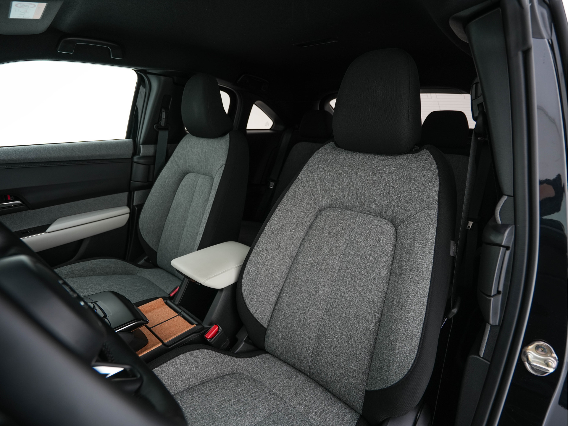 Mazda MX-30 e-SkyActiv EV 145 Advantage 36 kWh ( Fase-3 ) {SOH-100%} Aut. *HEAD-UP | ADAPTIVE-CRUISE | BLIND-SPOT | FULL-LED | HEATED-COMFORTSEATS | CAMERA | KEYLESS | DAB+ | DIGI-COCKPIT | SHIFT-PADDLES | NAVI-FULLMAP | ECC | PRIVACY-GLASS | PDC | 18''AL