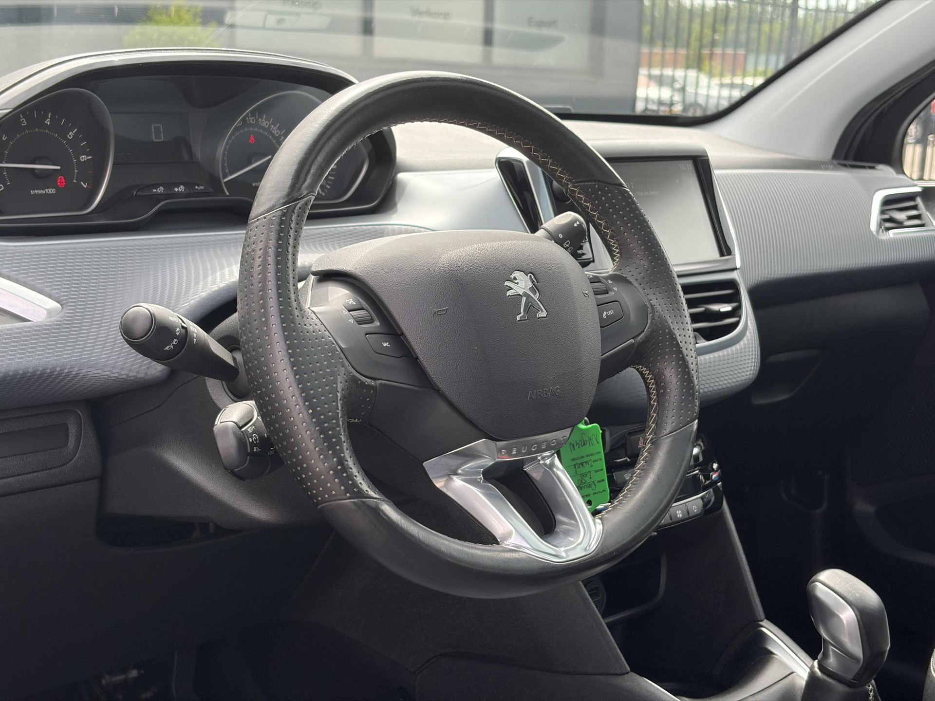 Peugeot 208 1.2 PureTech Allure D-riem vv in 2022,2e Eigenaar,110pk,Dealer Onderhouden,Pano,Carplay,Camera,Clima,Cruise,5 Deurs,Halfleder,Pdc,N.A.P,Lm velgen,Apk tot 05-2027