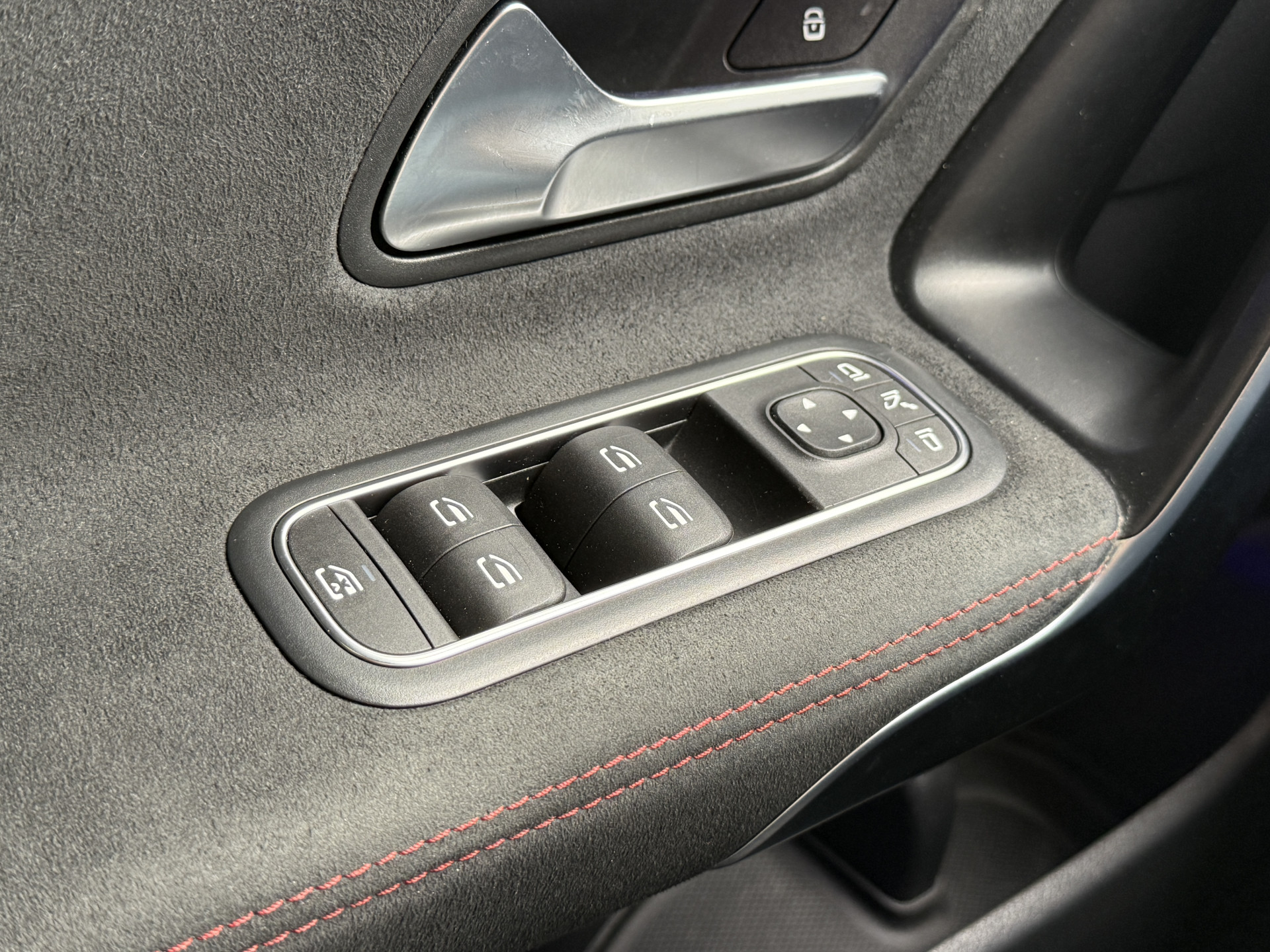Mercedes-Benz CLA-klasse Shooting Brake 200 Business Solution AMG | Pano | Sfeerverl. | Burmester | Keyless