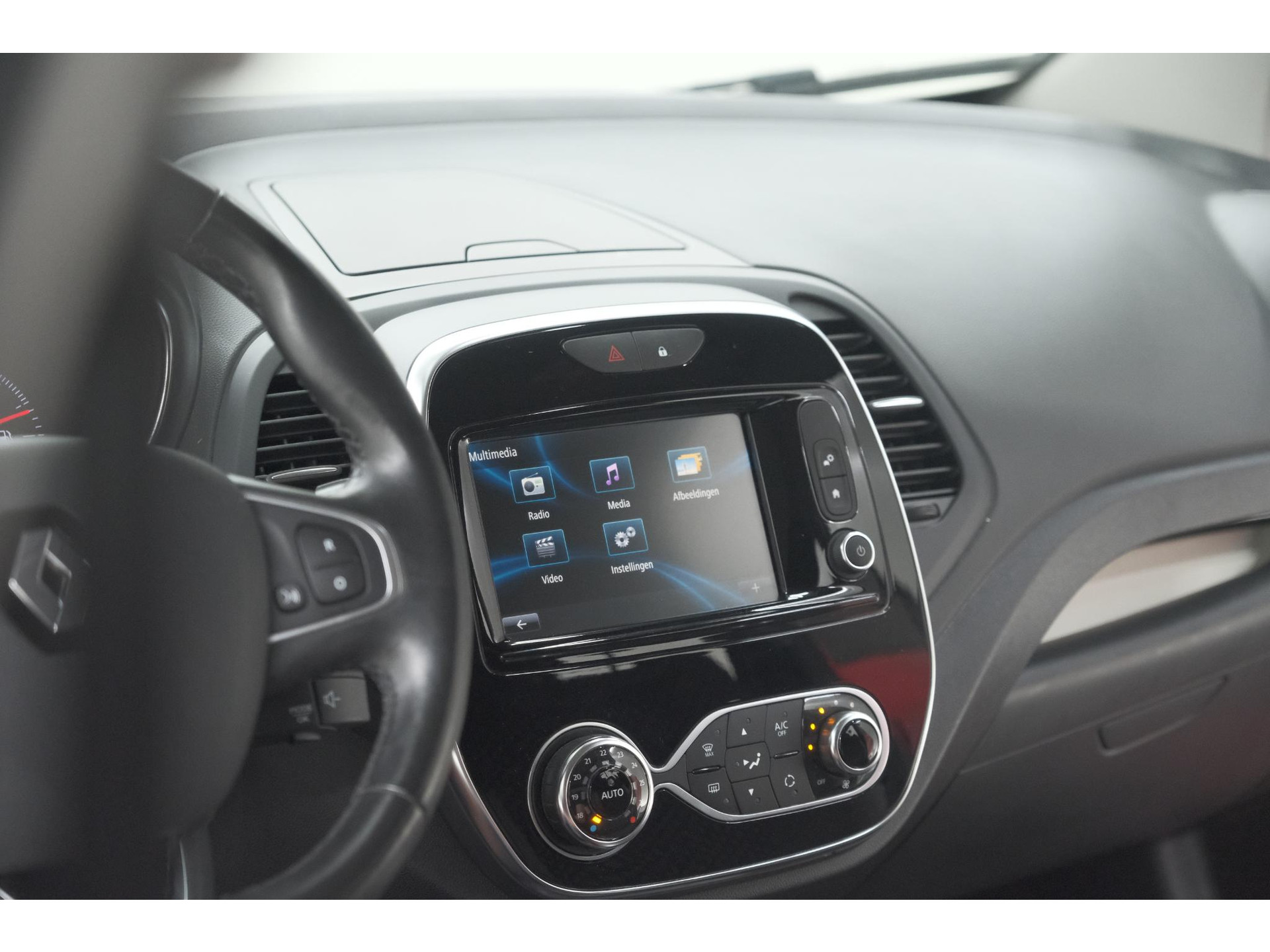 Renault Captur TCe 120 EDC Intens | Trekhaak | Camera | Navigatie | Parkeersensoren