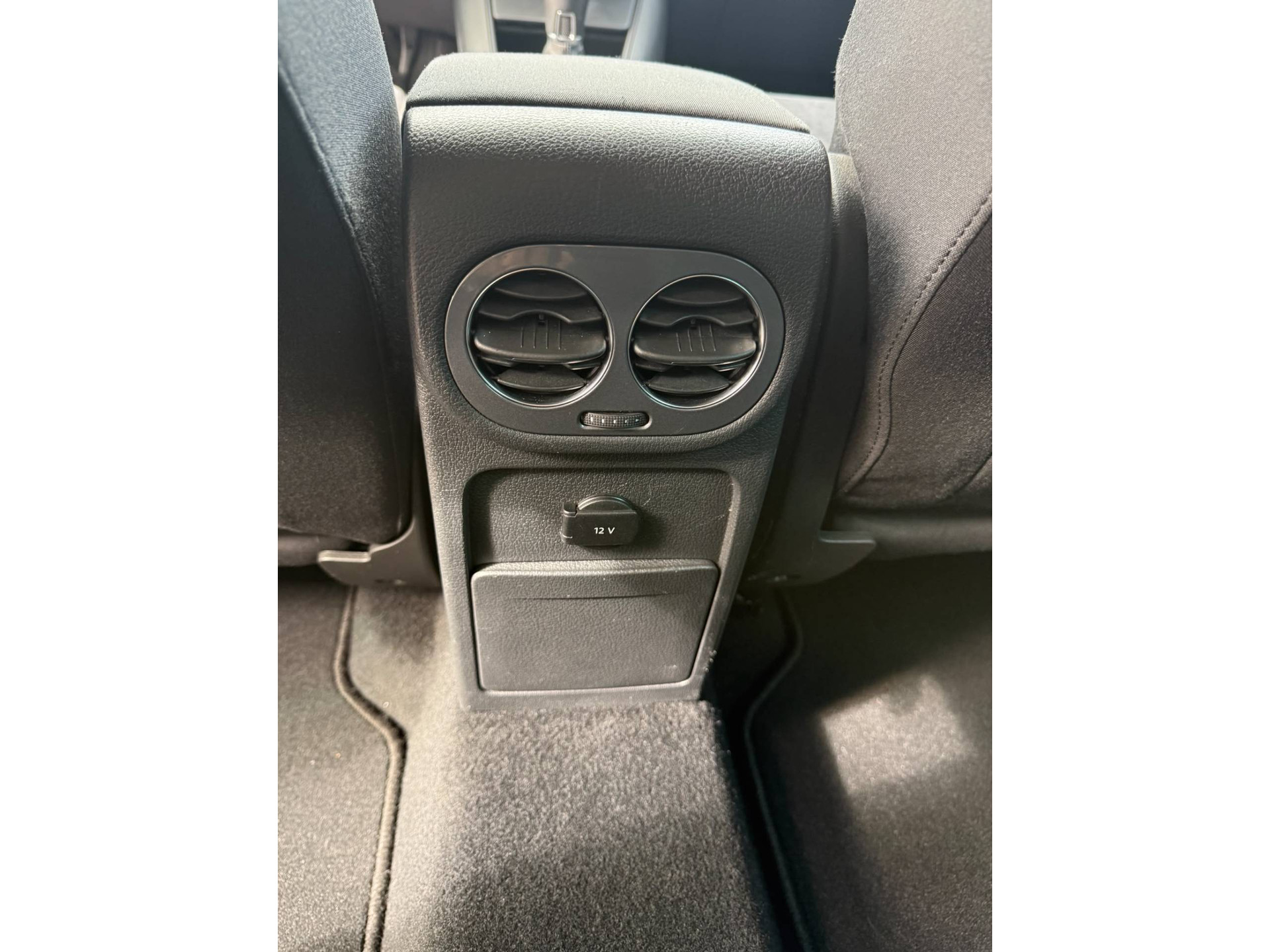 Volkswagen Tiguan 1.4 TSI Sport&Style | 1E EIGENAAR | 3/6/12MND GARANTIE | NAVI | PDC | 160 PK | LAGE KM |